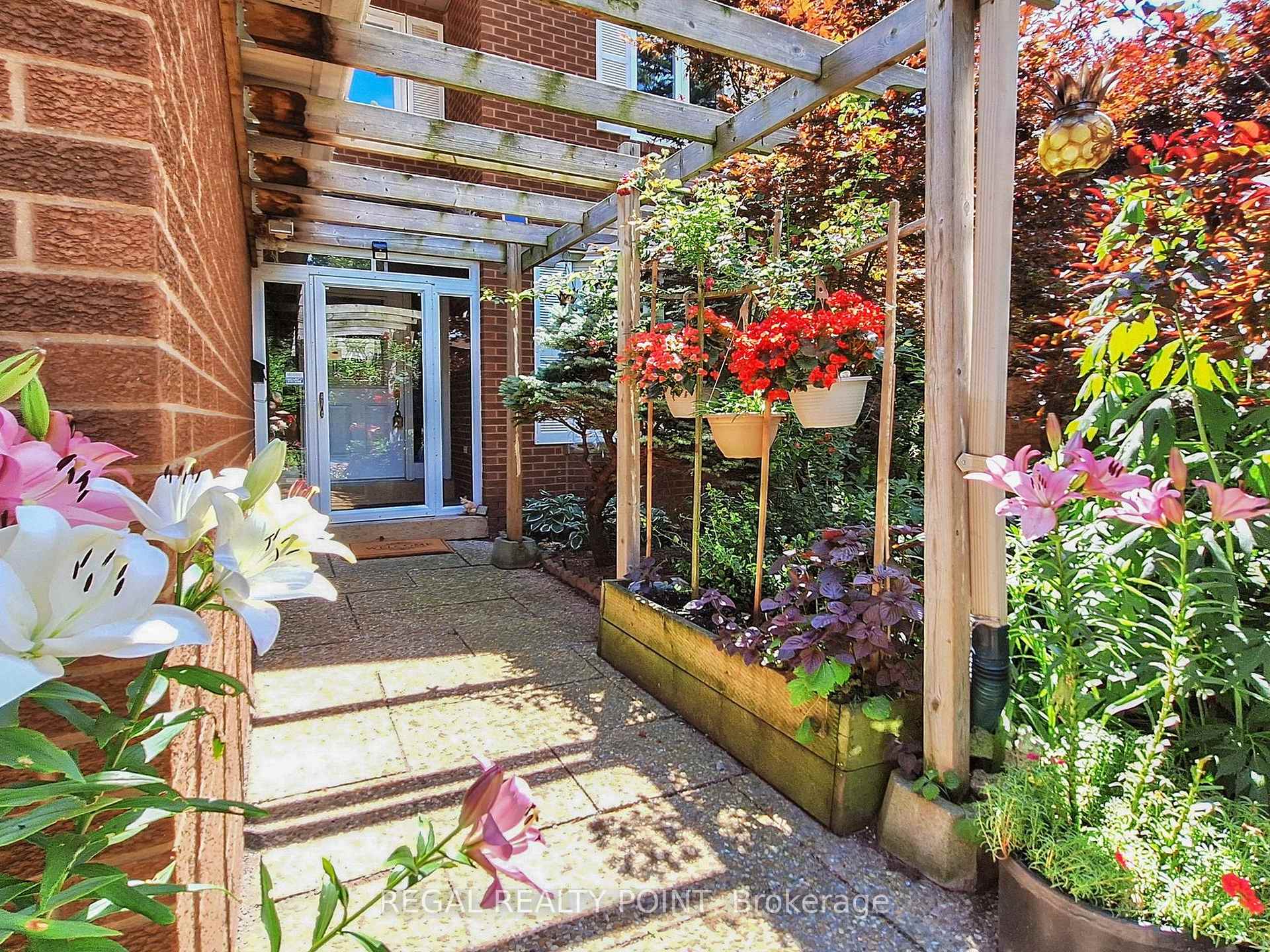 27 Bluffwood Dr, Toronto, ON M2H3L4 | 4 Bedroom 4 Bathroom Detached House | Image 3