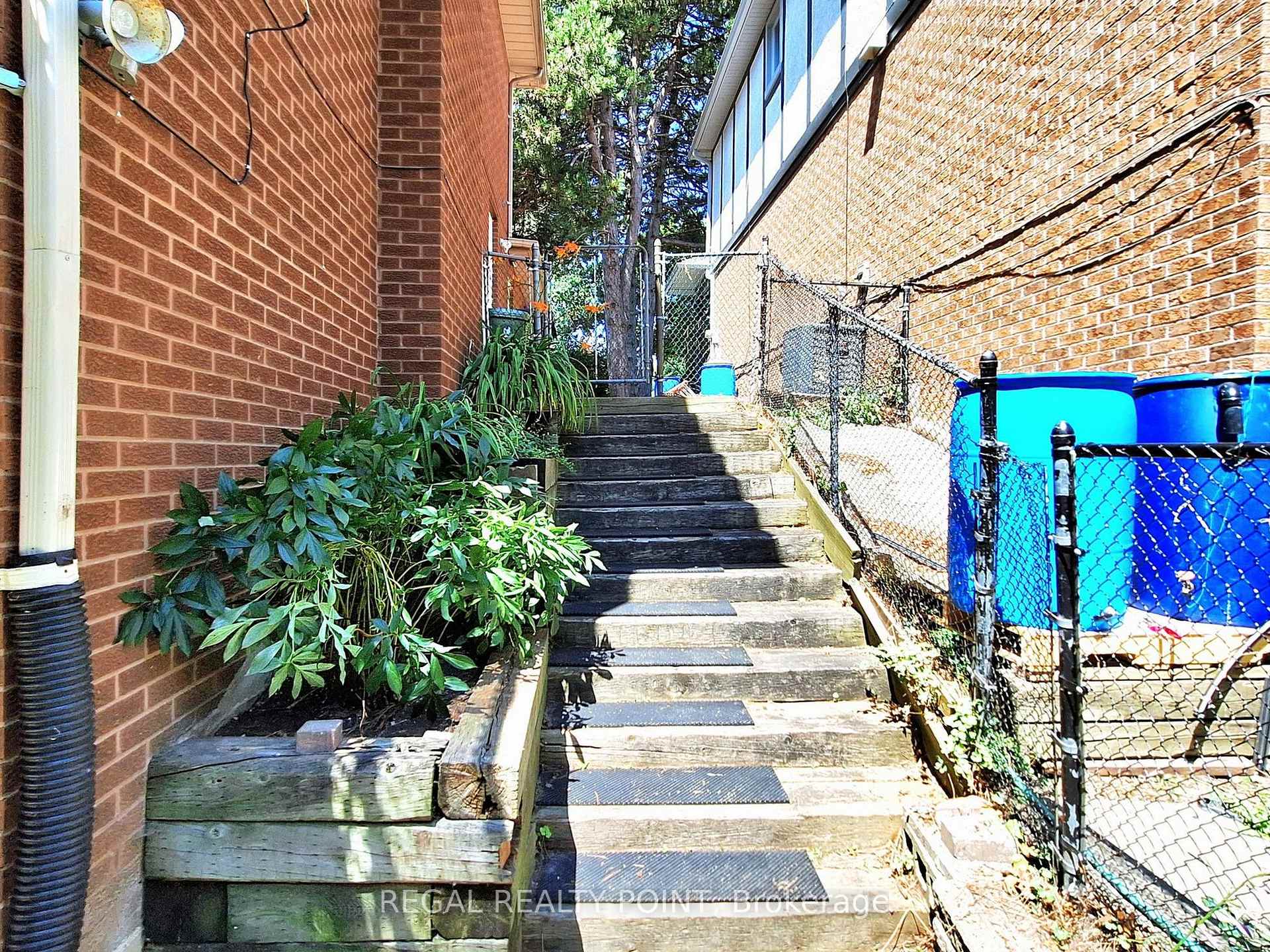 27 Bluffwood Dr, Toronto, ON M2H3L4 | 4 Bedroom 4 Bathroom Detached House | Image 31