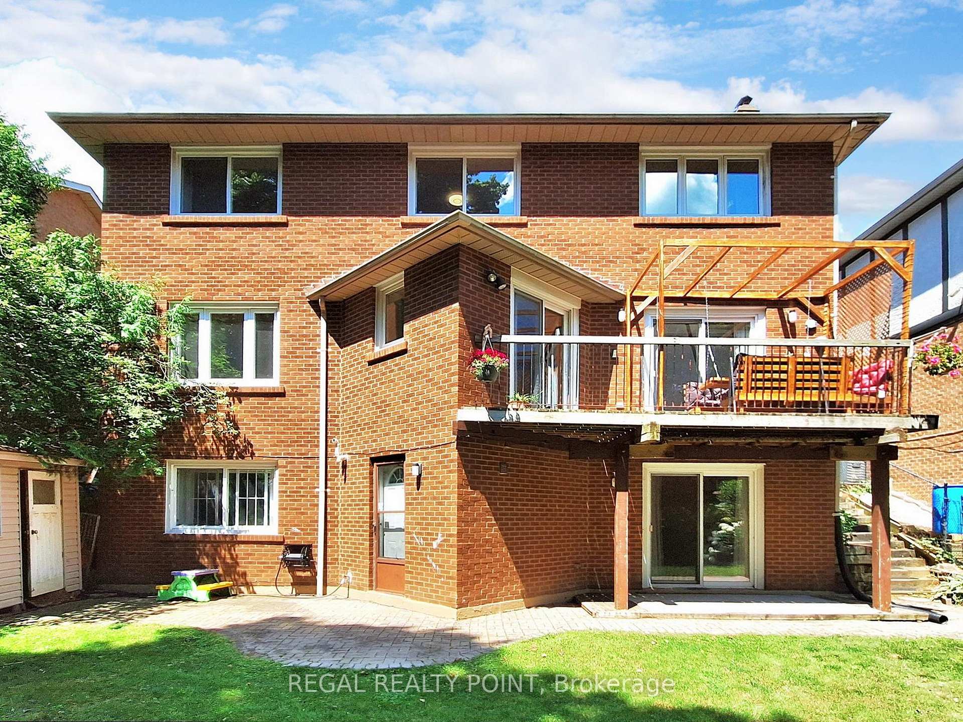 27 Bluffwood Dr, Toronto, ON M2H3L4 | 4 Bedroom 4 Bathroom Detached House | Image 32