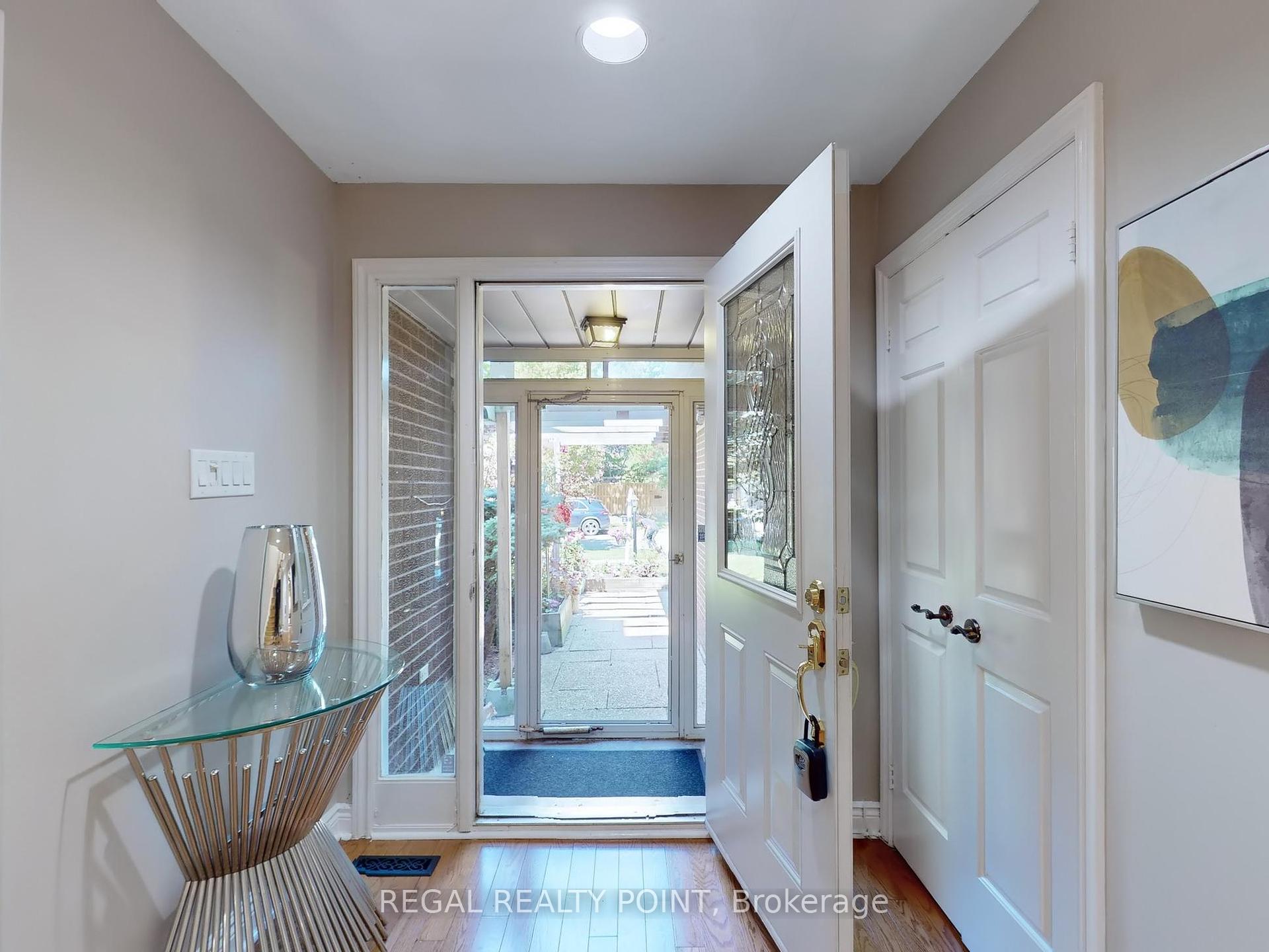 27 Bluffwood Dr, Toronto, ON M2H3L4 | 4 Bedroom 4 Bathroom Detached House | Image 4