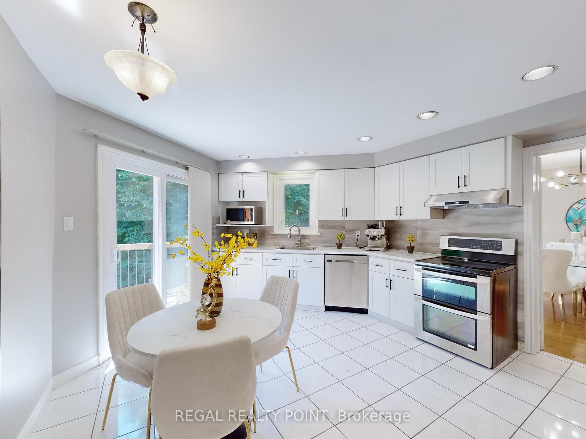 27 Bluffwood Dr, Toronto, ON M2H3L4 | 4 Bedroom 4 Bathroom Detached House | Image 9