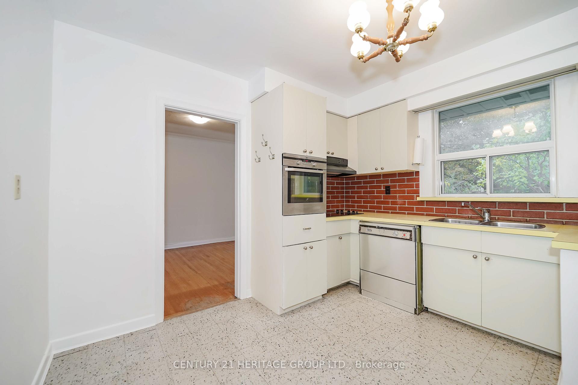 35 Caswell Dr, Toronto, ON M2M3M2 | 3 Bedroom 2 Bathroom Detached House | Image 14