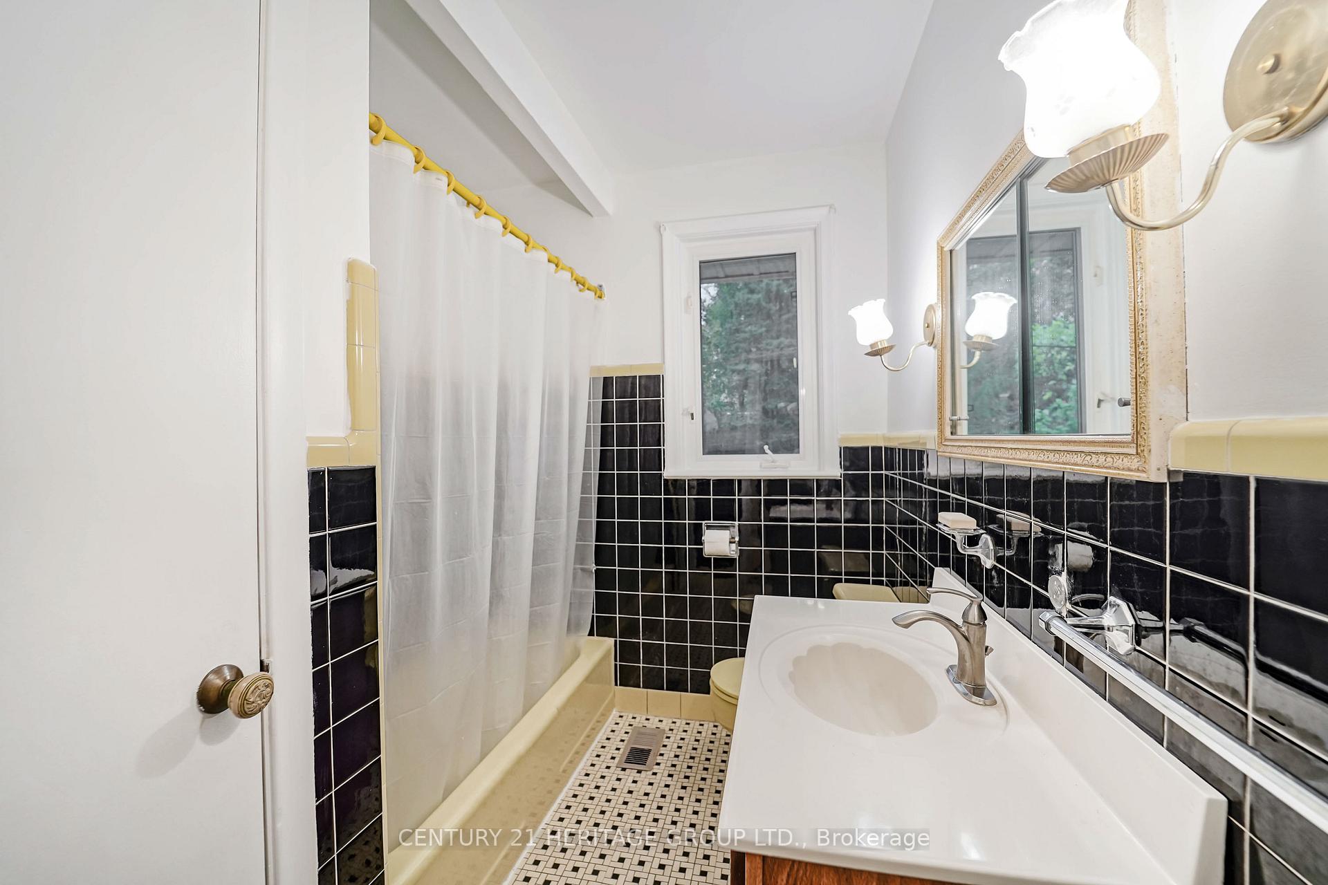 35 Caswell Dr, Toronto, ON M2M3M2 | 3 Bedroom 2 Bathroom Detached House | Image 15