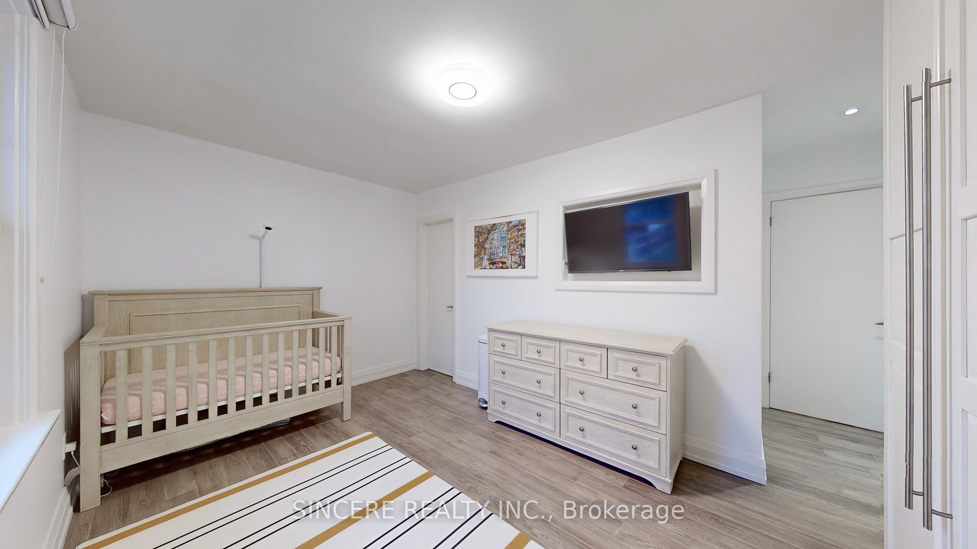 39 Greengrove Cres, Toronto, ON M3A1H8 | 3 Bedroom 3 Bathroom Detached House | Image 12