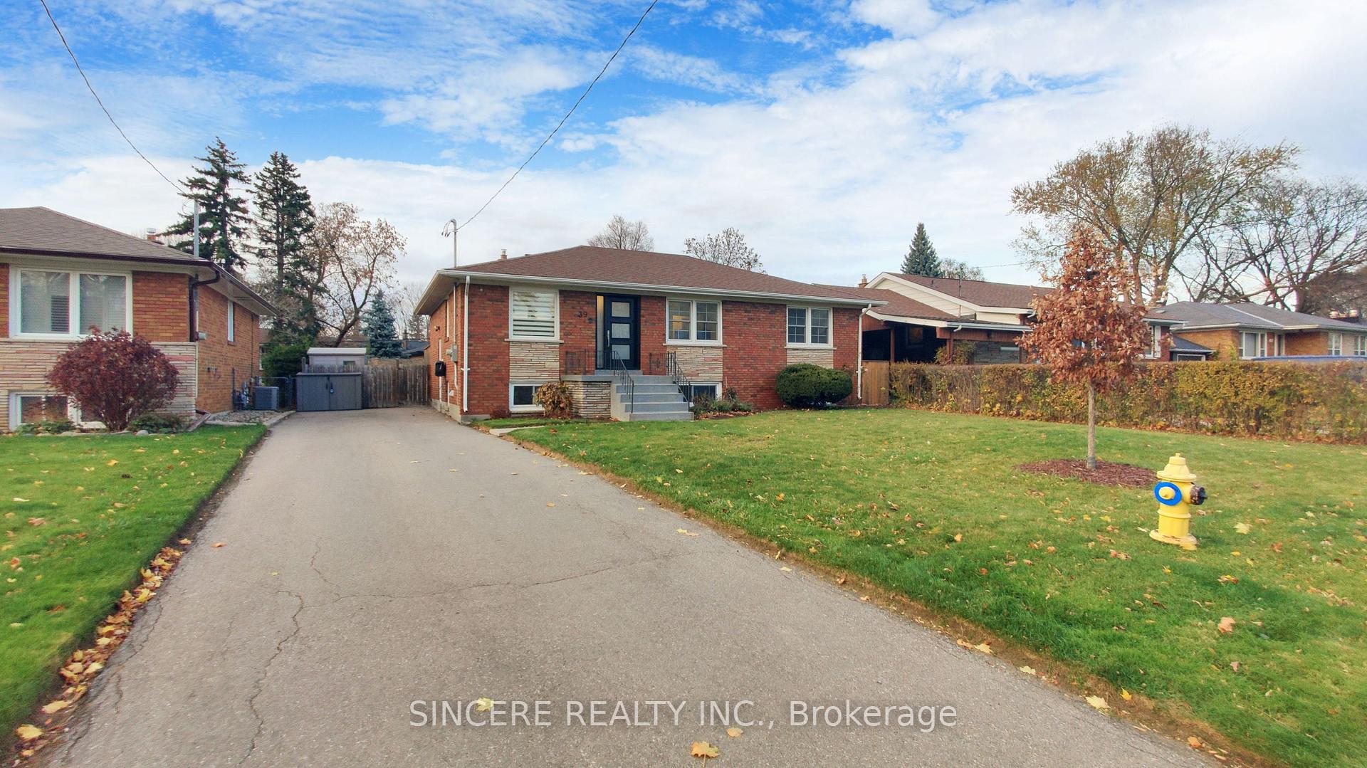 39 Greengrove Cres, Toronto, ON M3A1H8 | 3 Bedroom 3 Bathroom Detached House | Image 2