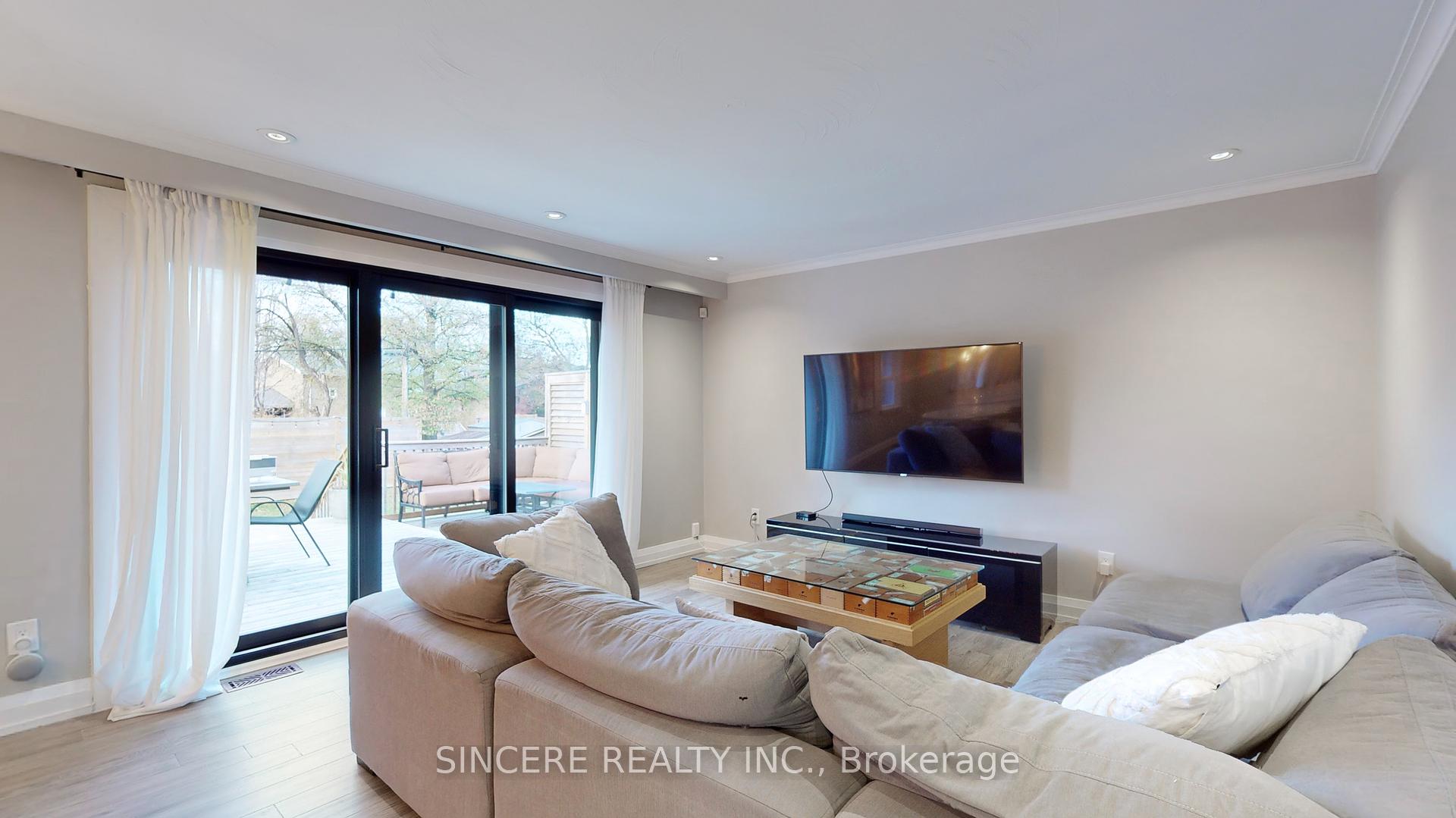 39 Greengrove Cres, Toronto, ON M3A1H8 | 3 Bedroom 3 Bathroom Detached House | Image 4