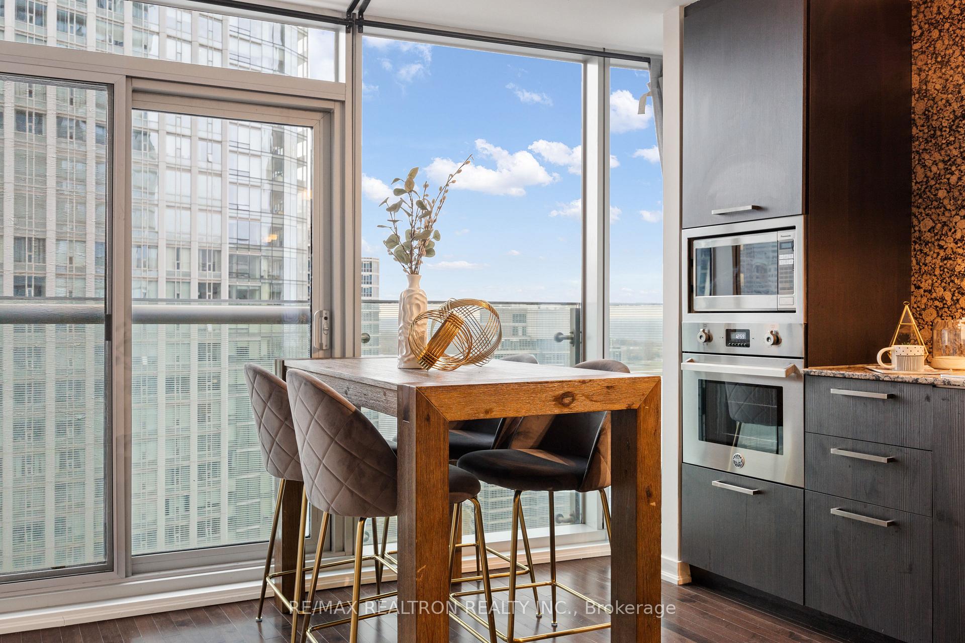 #2704 - 14 York St, Toronto, ON M5J0B1 | 1 Bedroom 1 Bathroom Condo Apt | Image 11