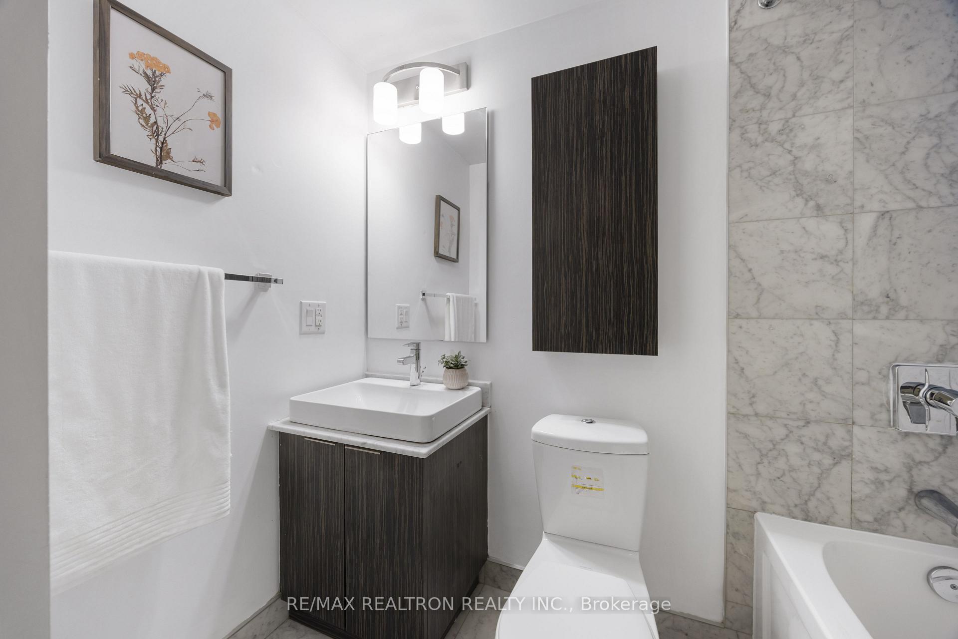 #2704 - 14 York St, Toronto, ON M5J0B1 | 1 Bedroom 1 Bathroom Condo Apt | Image 18