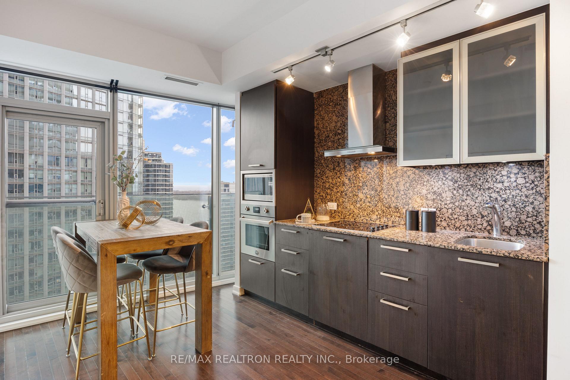 #2704 - 14 York St, Toronto, ON M5J0B1 | 1 Bedroom 1 Bathroom Condo Apt | Image 9