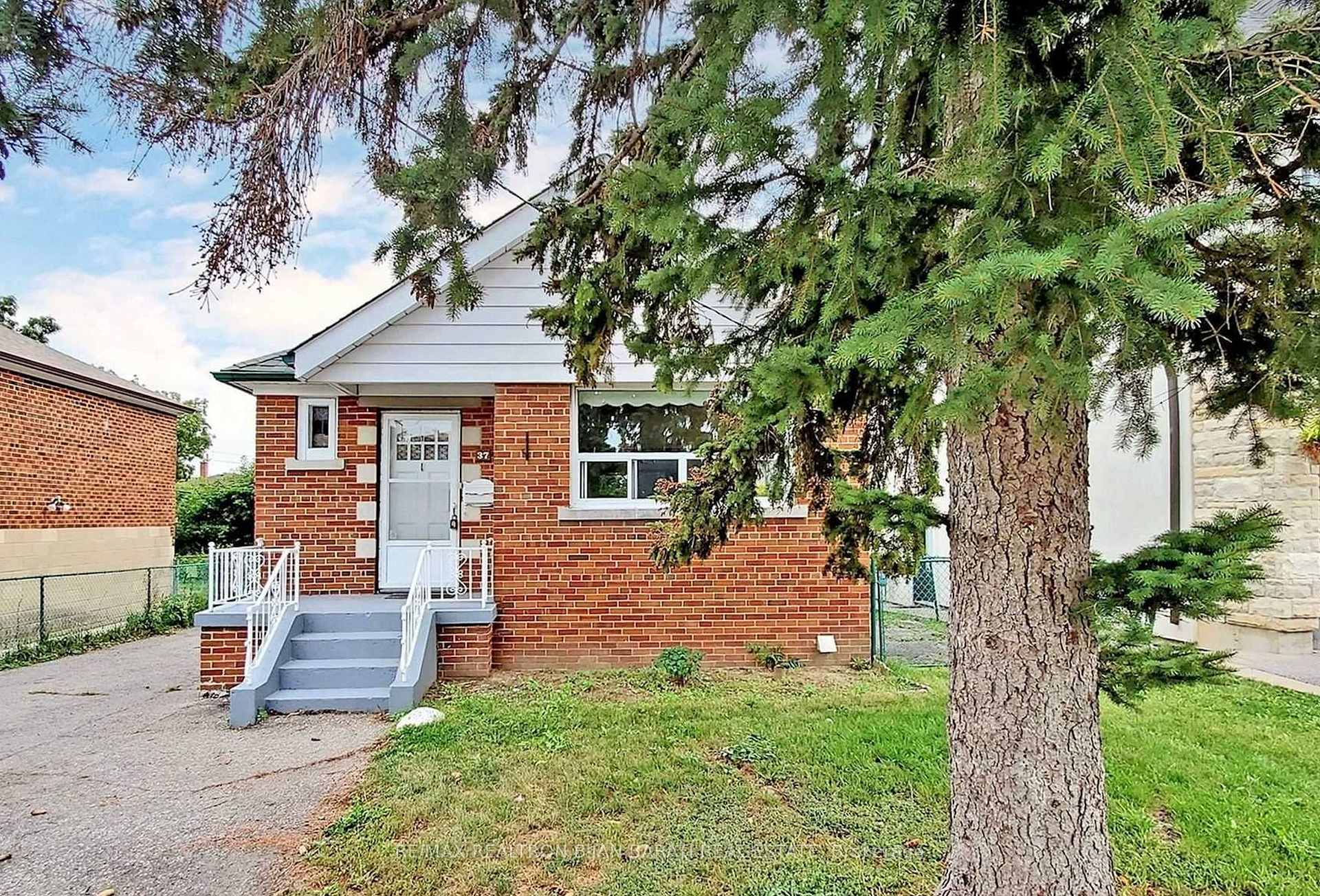 37 Regina Ave, Toronto, ON M6A1R4 | 2 Bedroom 2 Bathroom Detached House | Image 1
