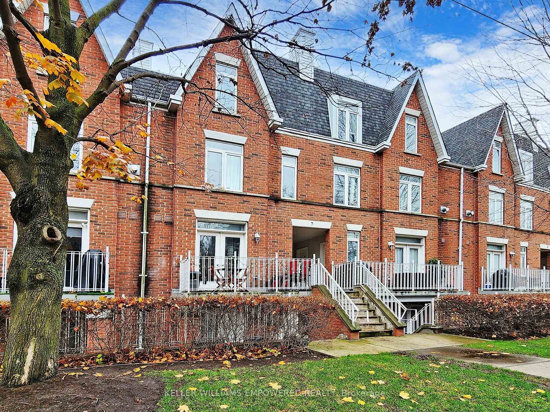 #701 - 7 Sudbury St N, Toronto, ON M6J3W6 | 2 Bedroom 1 Bathroom Condo Townhouse | Image 3