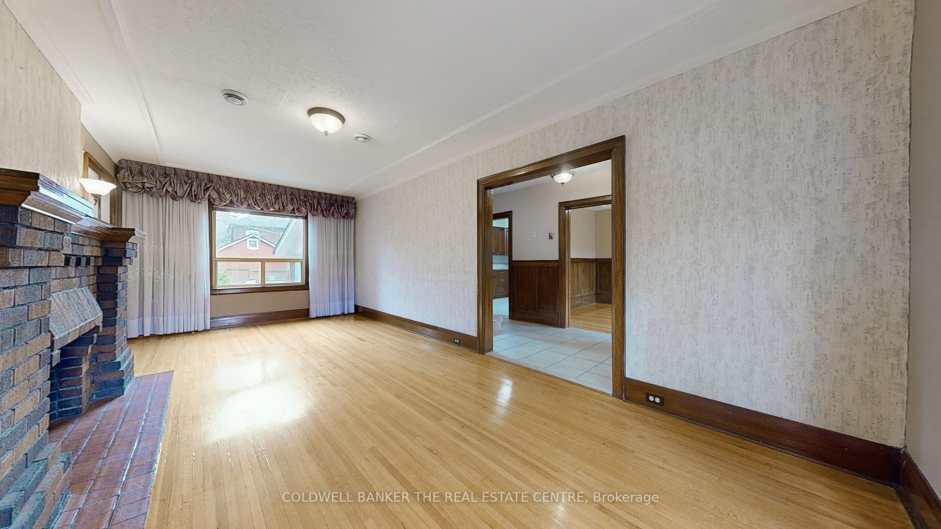 261 Winona Dr, Toronto, ON M6C3S6 | 4 Bedroom 2 Bathroom Detached House | Image 4