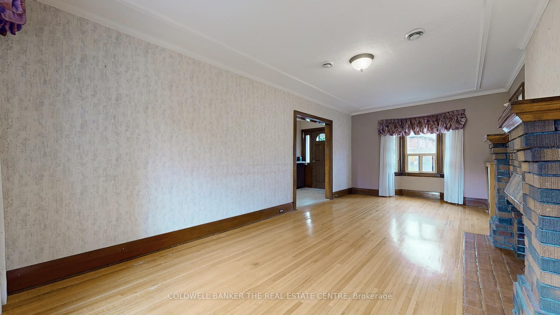 261 Winona Dr, Toronto, ON M6C3S6 | 4 Bedroom 2 Bathroom Detached House | Image 7