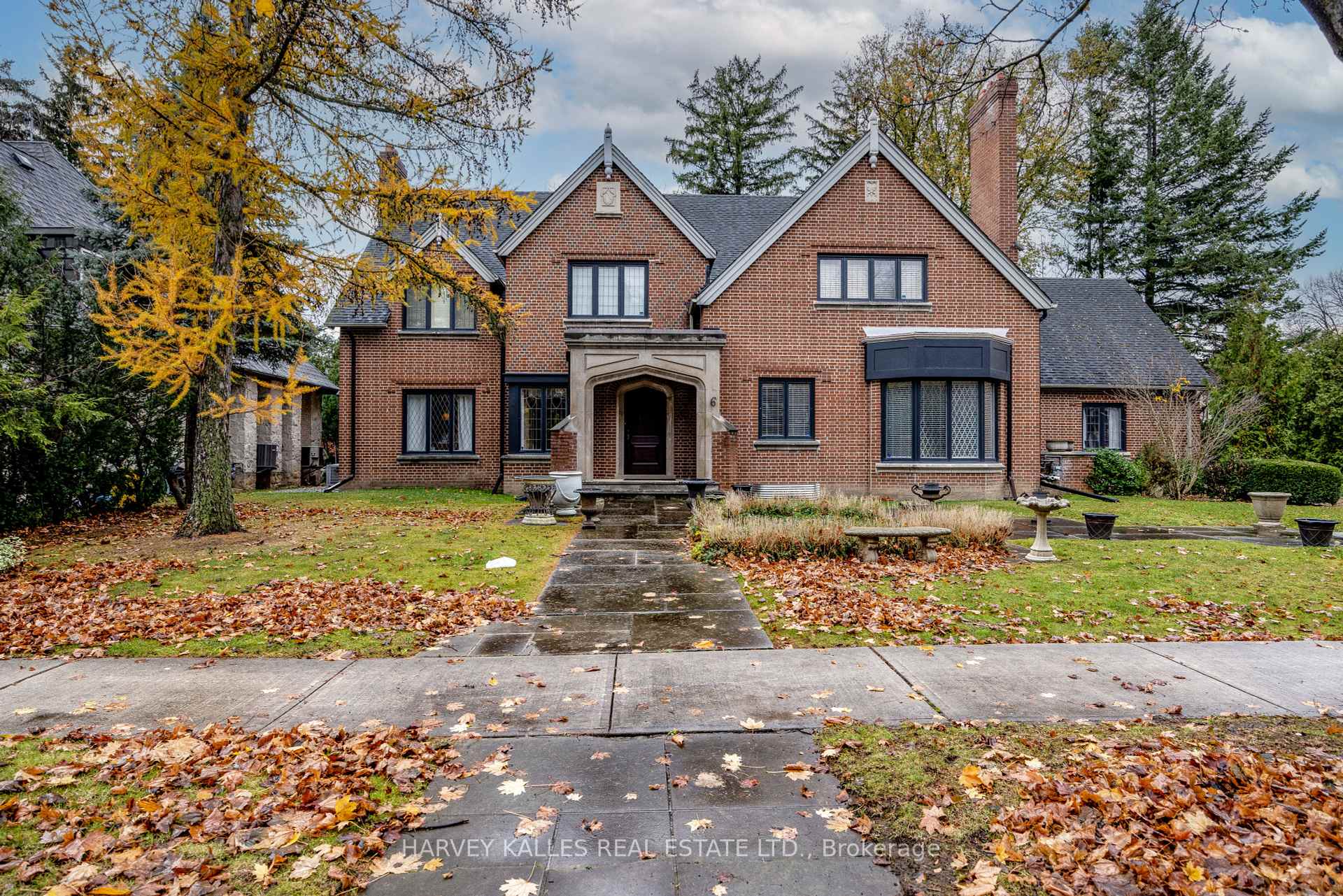 6 Versailles Crt, Toronto, ON M3B2A9 | 4 Bedroom 5 Bathroom Detached House | Image 1