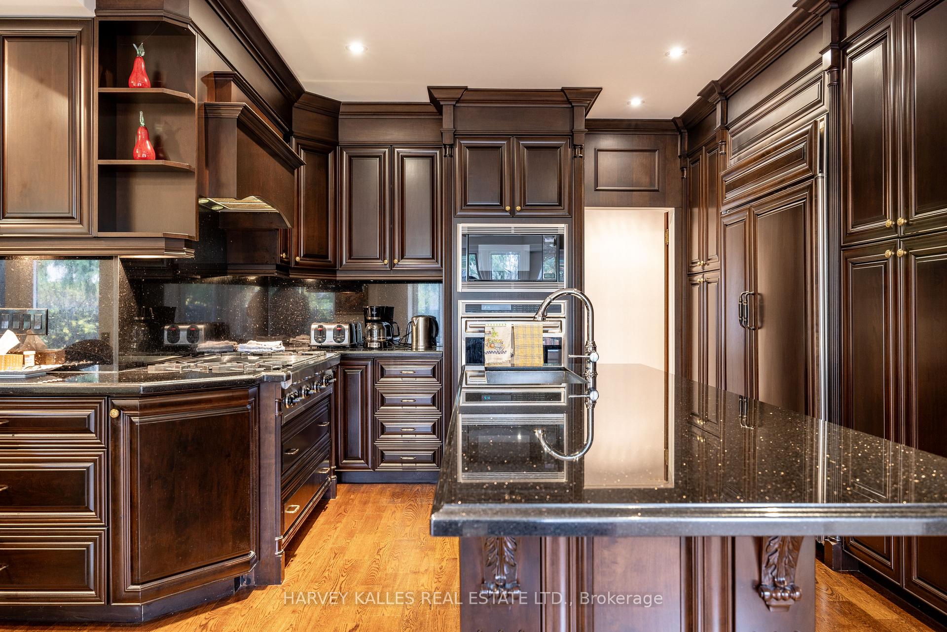 6 Versailles Crt, Toronto, ON M3B2A9 | 4 Bedroom 5 Bathroom Detached House | Image 12