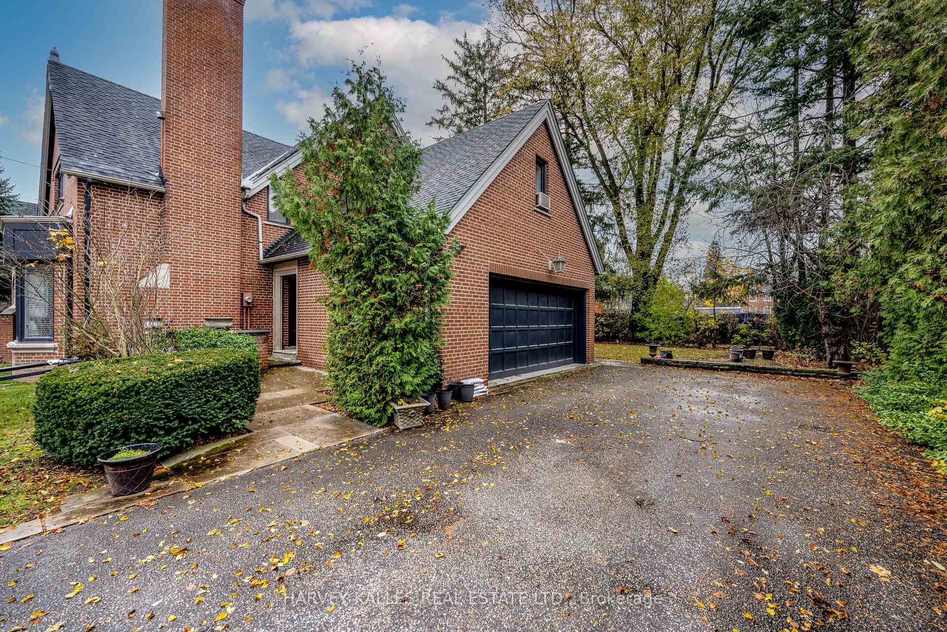 6 Versailles Crt, Toronto, ON M3B2A9 | 4 Bedroom 5 Bathroom Detached House | Image 3