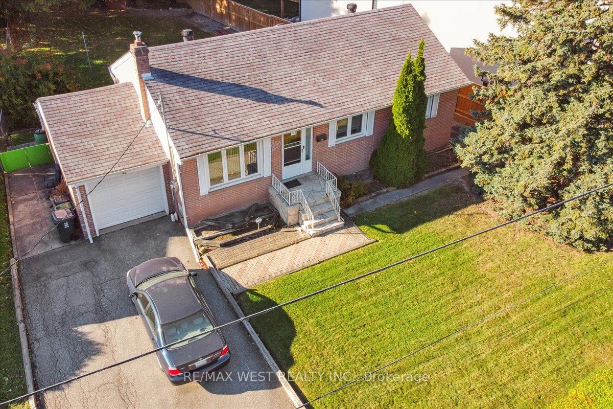 163 Newton Dr, Toronto, ON M2M2N6 | 3 Bedroom 1 Bathroom Detached House | Image 2