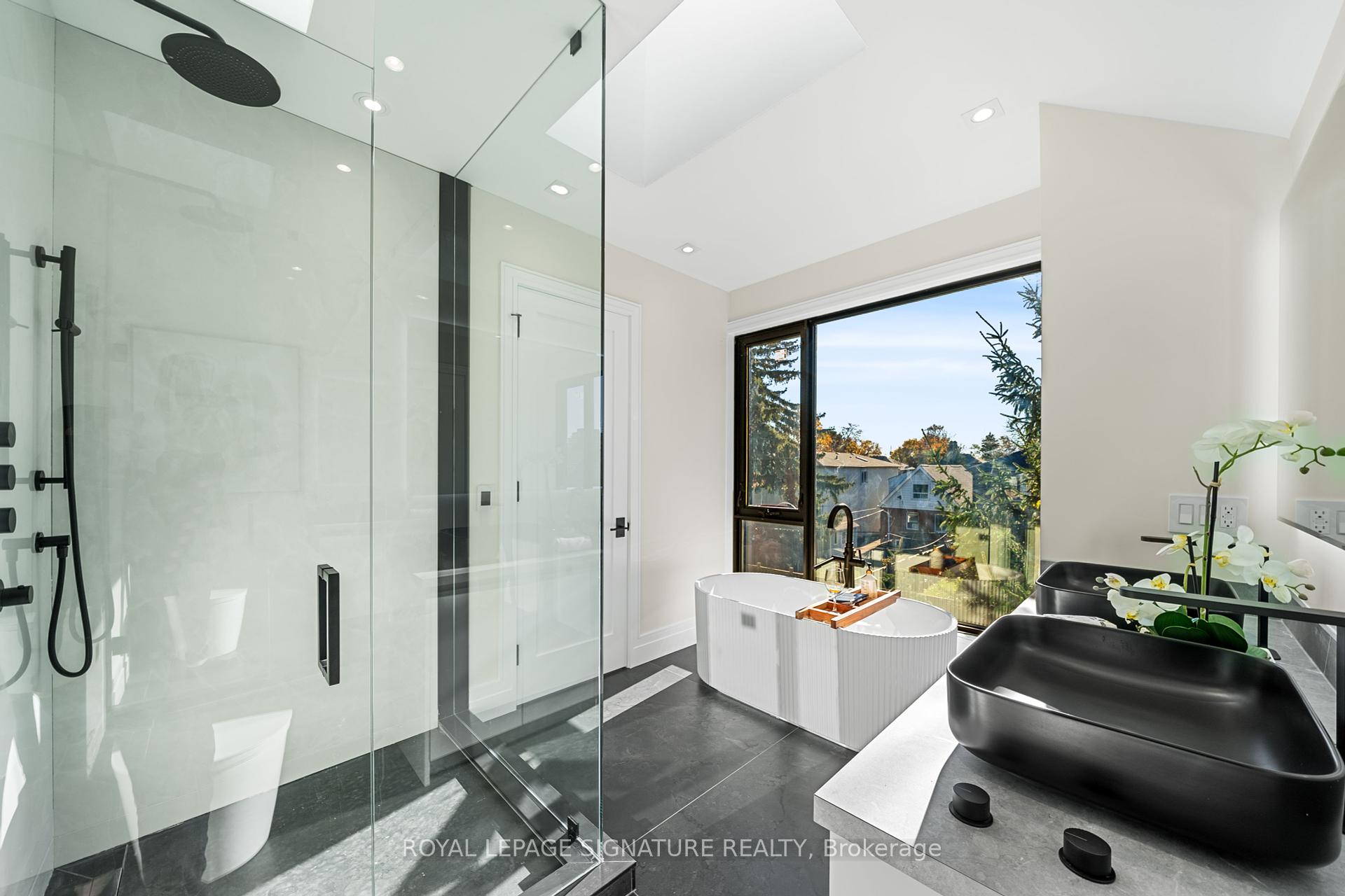 551 Broadway Ave, Toronto, ON M4G2S2 | 4 Bedroom 5 Bathroom Detached House | Image 17