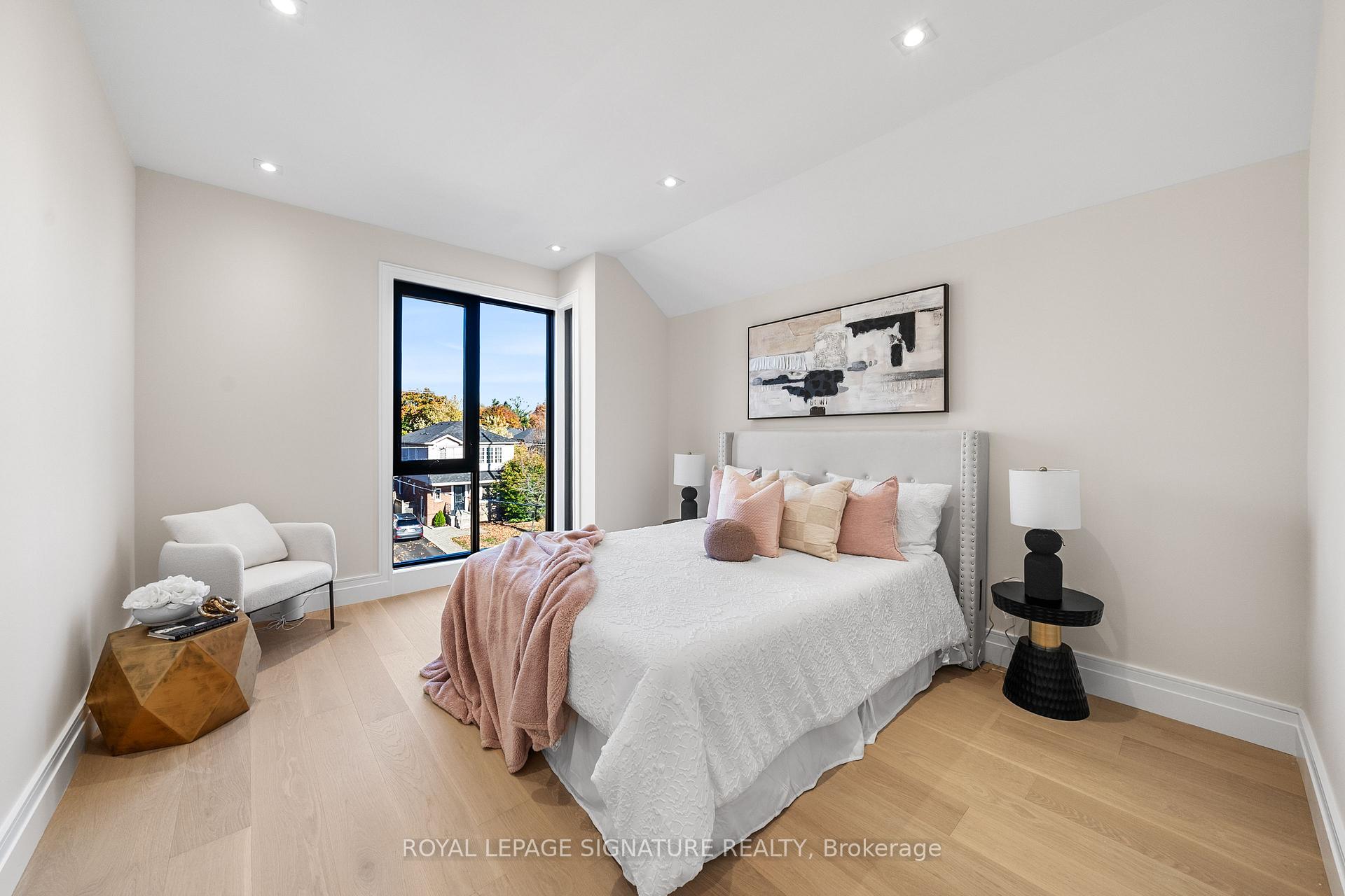 551 Broadway Ave, Toronto, ON M4G2S2 | 4 Bedroom 5 Bathroom Detached House | Image 22