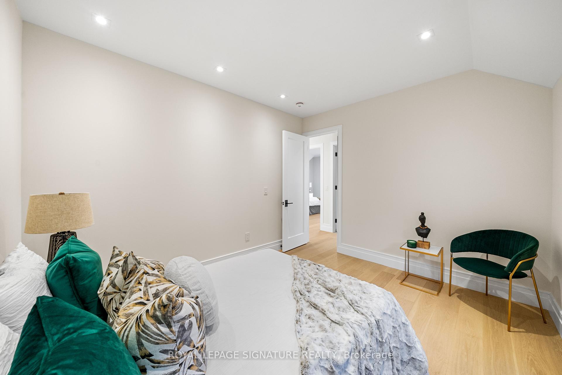 551 Broadway Ave, Toronto, ON M4G2S2 | 4 Bedroom 5 Bathroom Detached House | Image 25