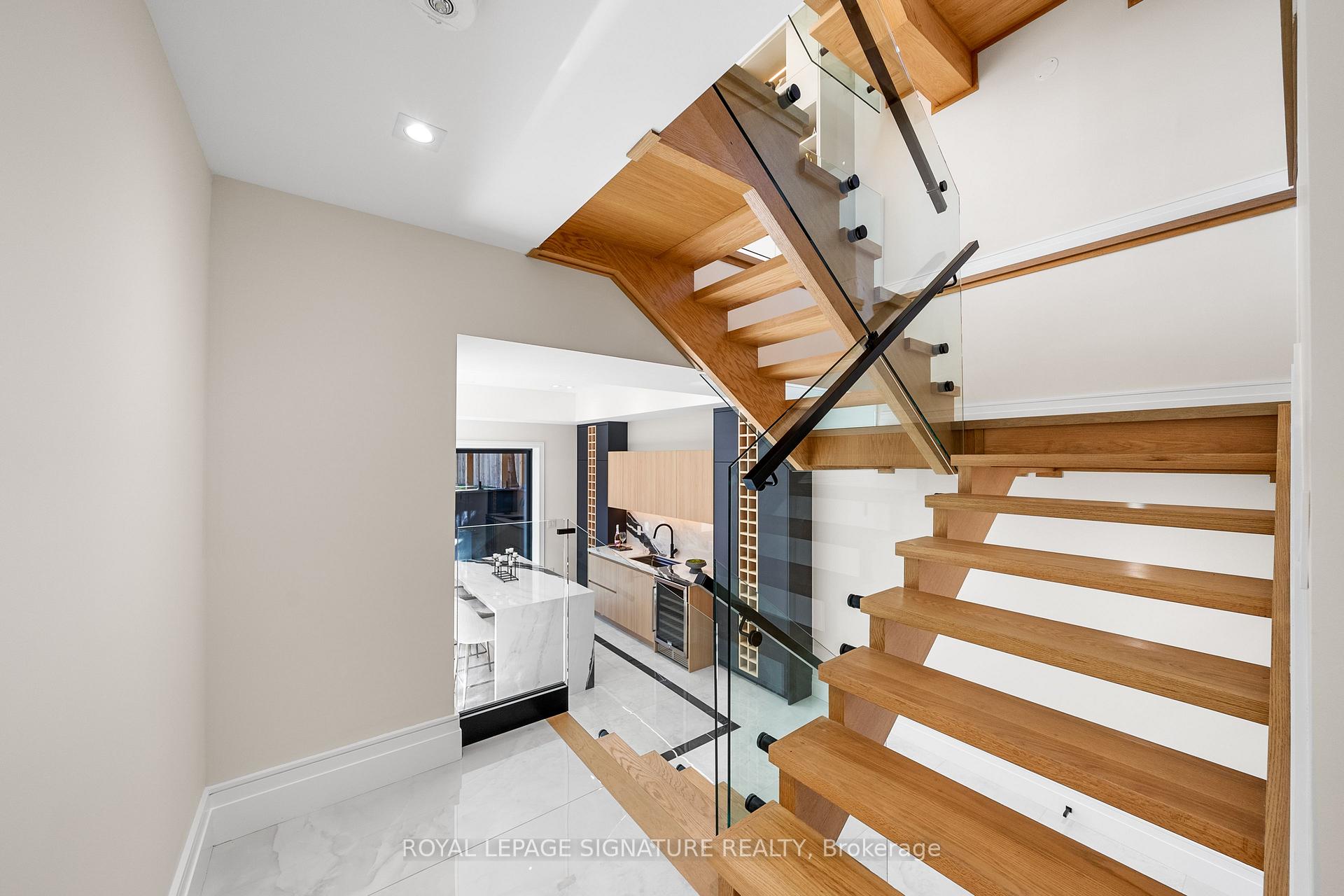 551 Broadway Ave, Toronto, ON M4G2S2 | 4 Bedroom 5 Bathroom Detached House | Image 27