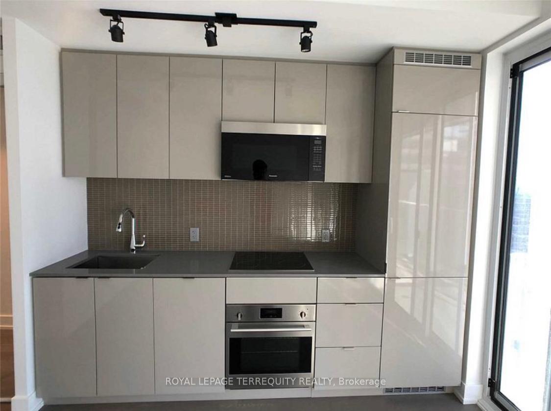 #3702 - 7 Grenville St W, Toronto, ON M4Y0E9 | 0 Bedroom 1 Bathroom Condo Apt | Image 6