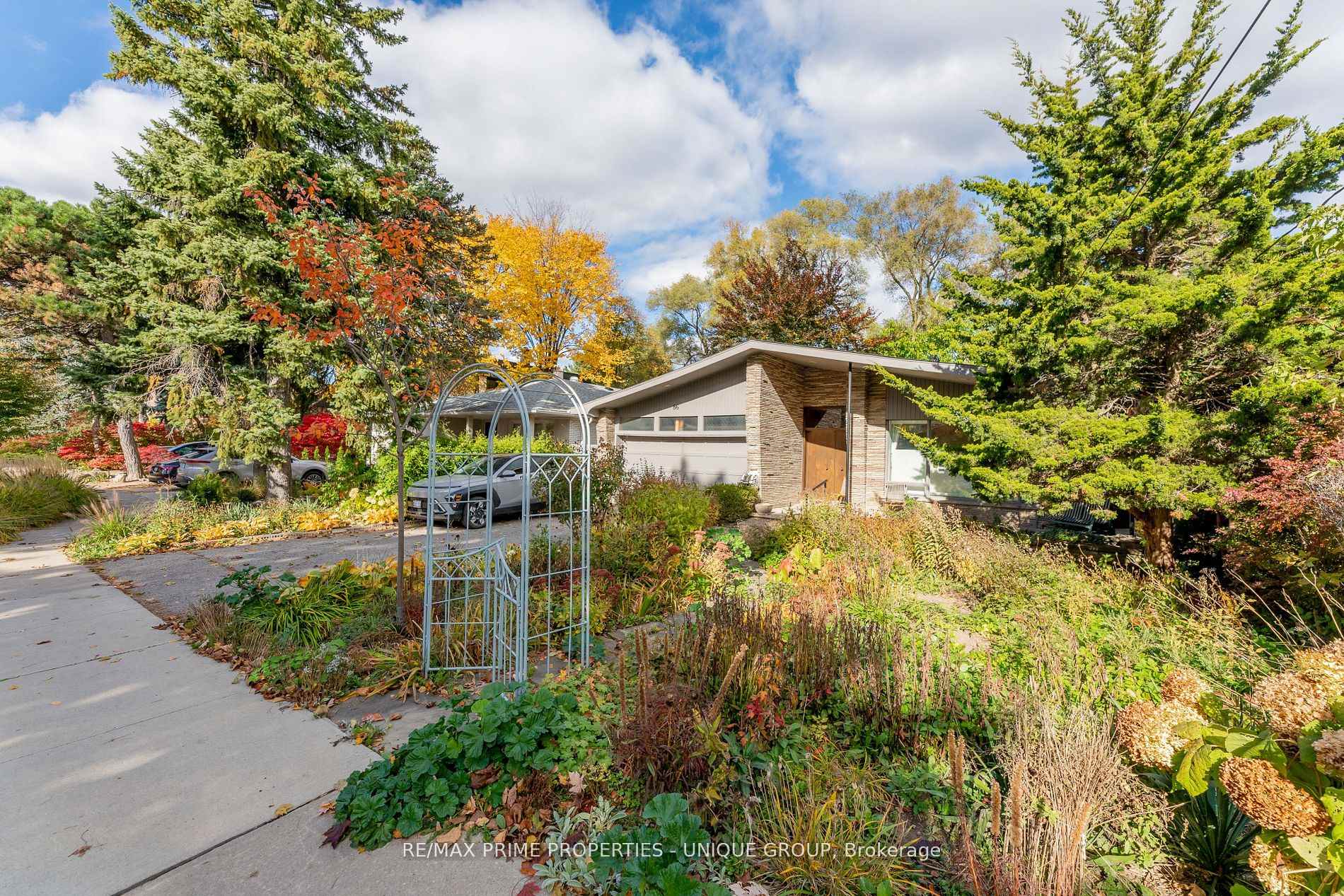 86 Prue Ave, Toronto, ON M6B1R5 | 2 Bedroom 3 Bathroom Detached House | Image 9