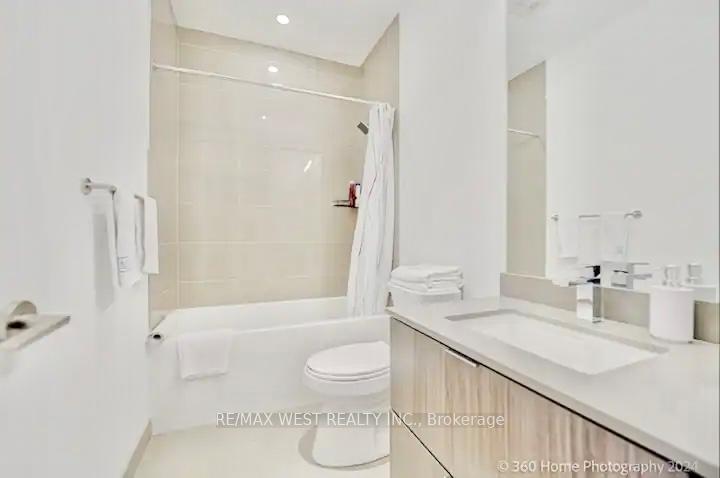 #4506 - 395 Bloor St E, Toronto, ON M4W0B4 | 1 Bedroom 1 Bathroom Condo Apt | Image 2