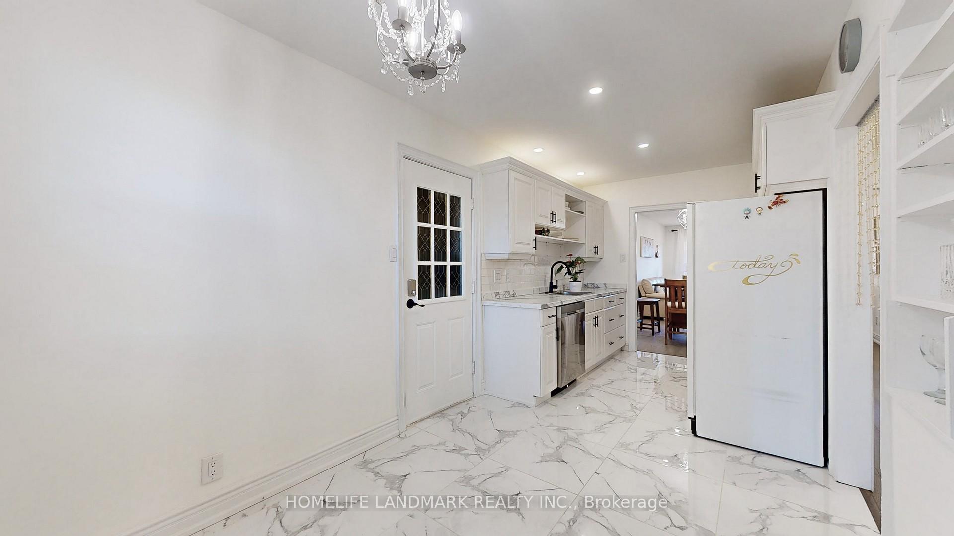 17 evermede Dr, Toronto, ON M3A2S2 | 3 Bedroom 2 Bathroom Detached House | Image 11