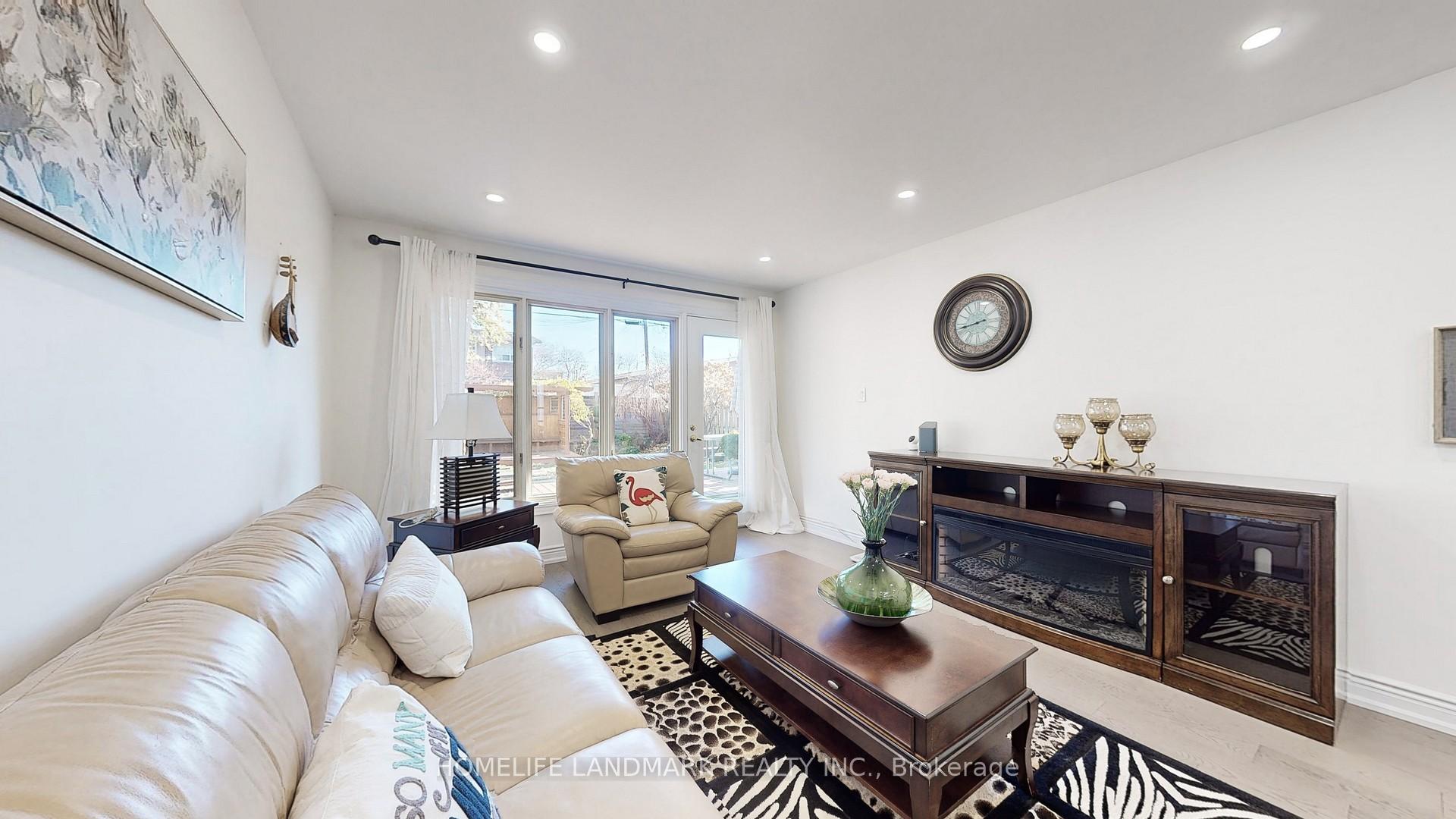 17 evermede Dr, Toronto, ON M3A2S2 | 3 Bedroom 2 Bathroom Detached House | Image 2