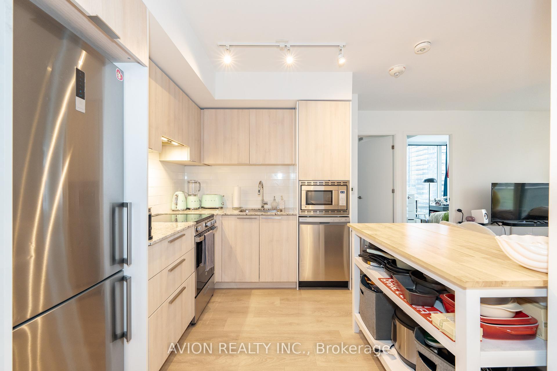 #1112 - 501 yonge St, Toronto, ON M4Y0G8 | 3 Bedroom 2 Bathroom Condo Apt | Image 3