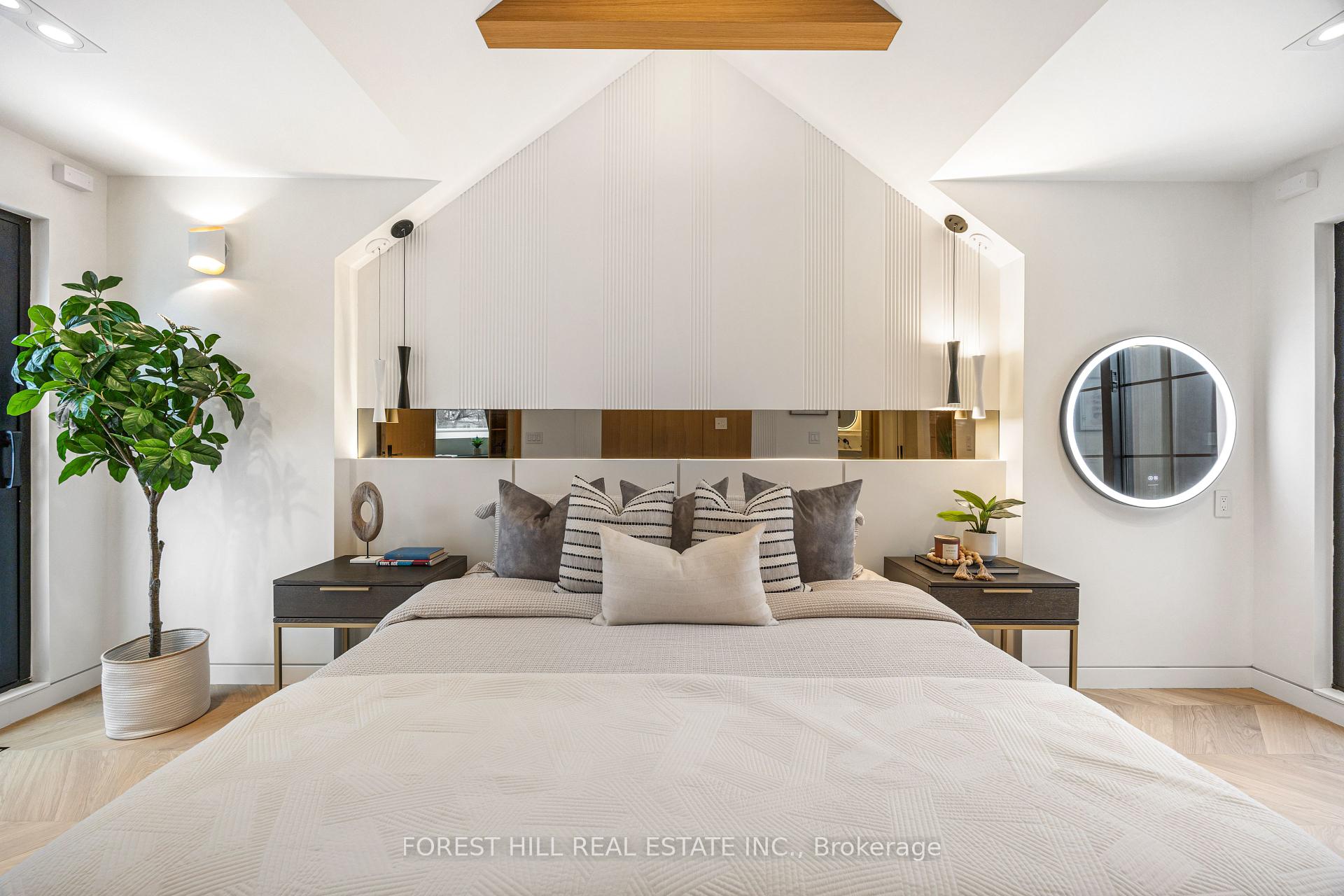 127 Welland Ave, Toronto, ON M4T2J4 | 4 Bedroom 5 Bathroom Detached House | Image 22