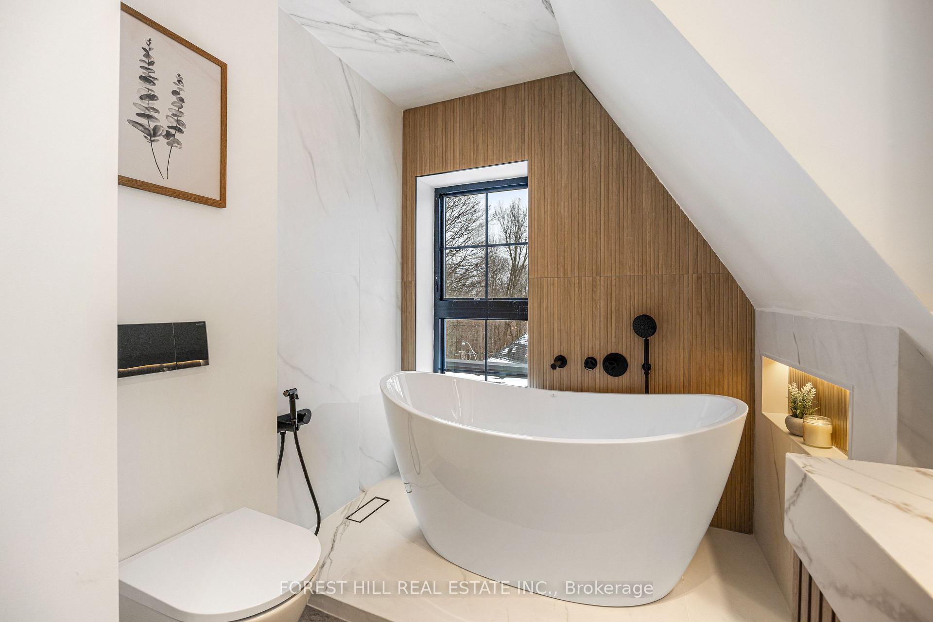 127 Welland Ave, Toronto, ON M4T2J4 | 4 Bedroom 5 Bathroom Detached House | Image 25