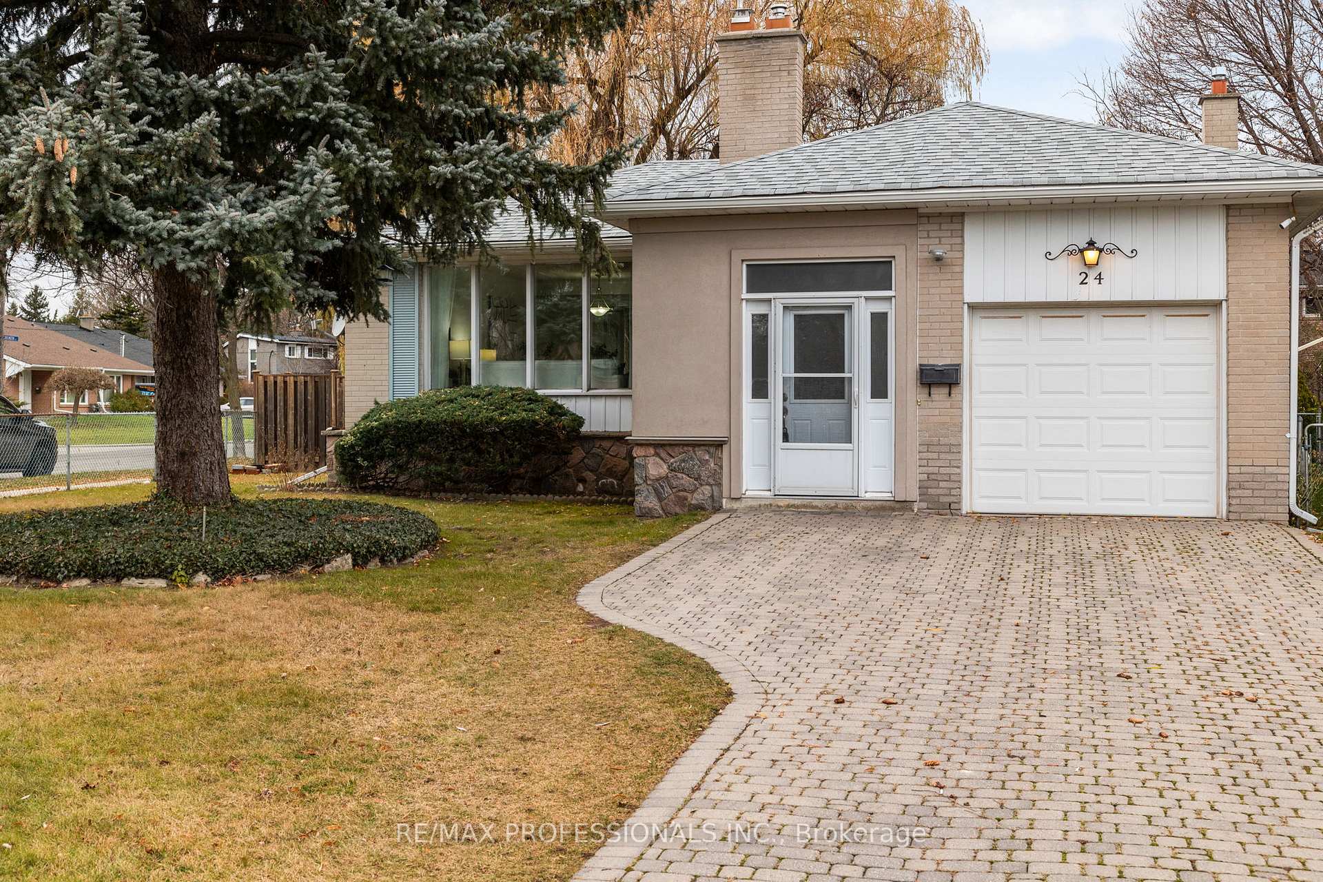 24 Skelmore Cres, Toronto, ON M3A2G8 | 3 Bedroom 3 Bathroom Detached House | Image 1