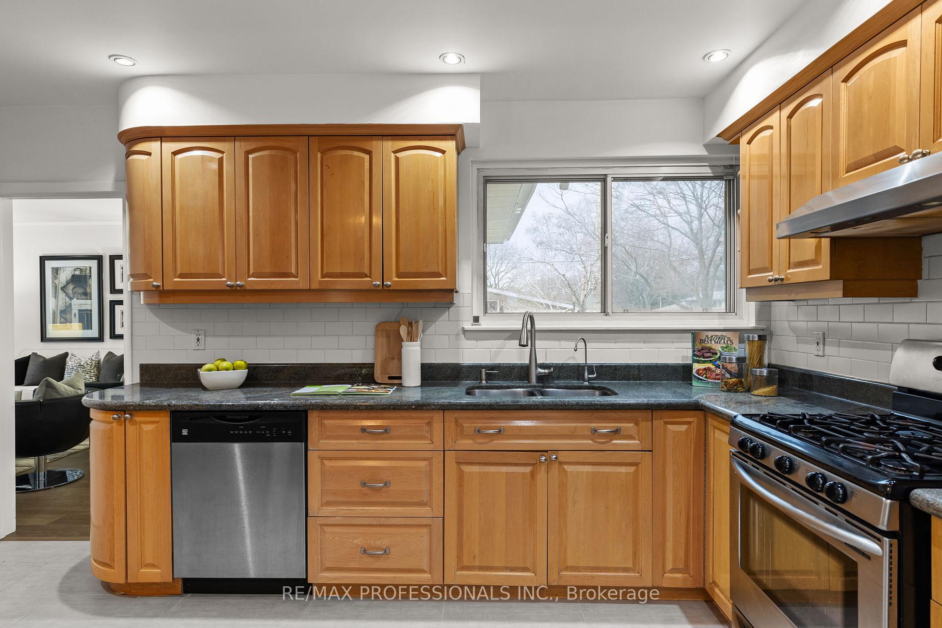 24 Skelmore Cres, Toronto, ON M3A2G8 | 3 Bedroom 3 Bathroom Detached House | Image 11