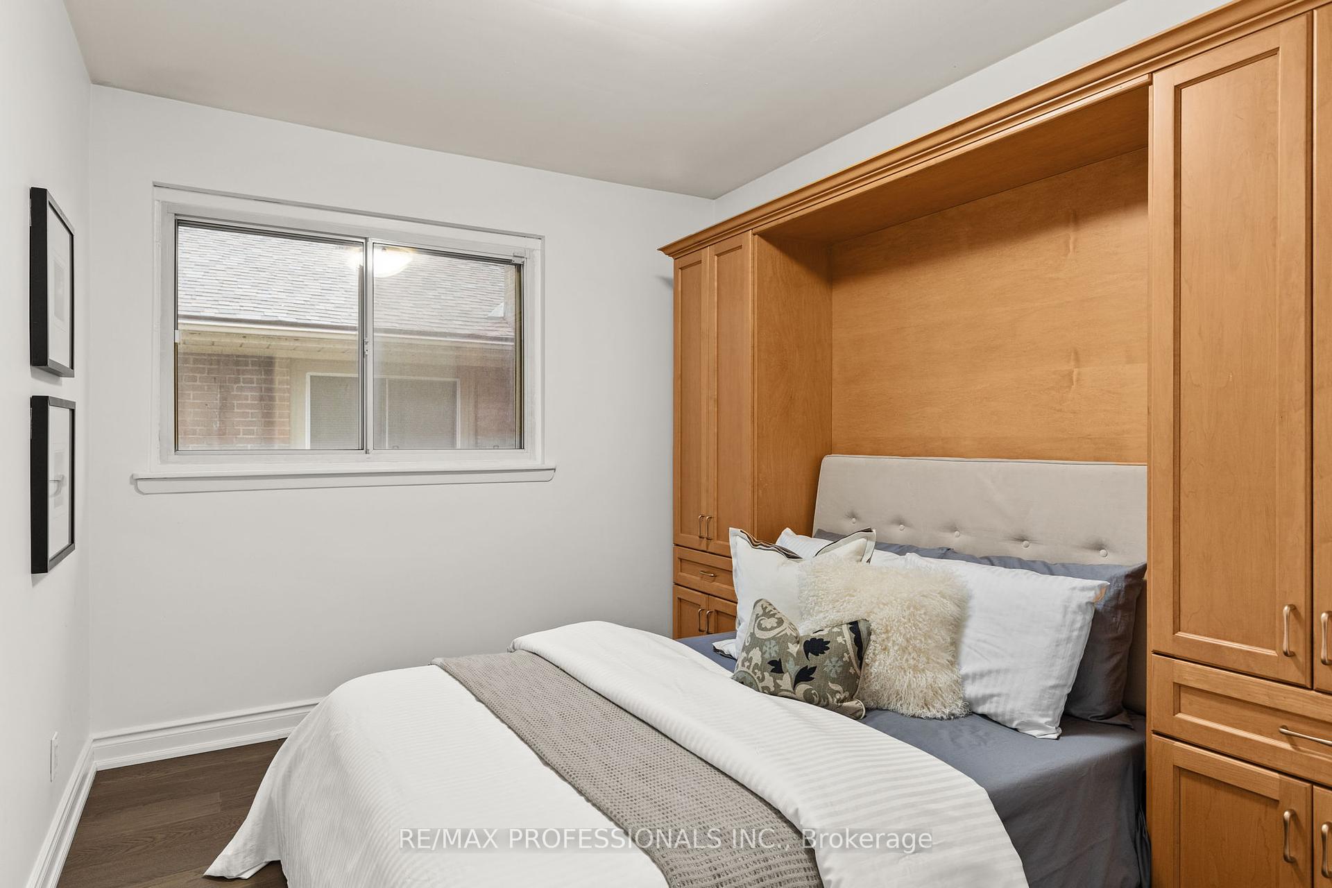 24 Skelmore Cres, Toronto, ON M3A2G8 | 3 Bedroom 3 Bathroom Detached House | Image 15