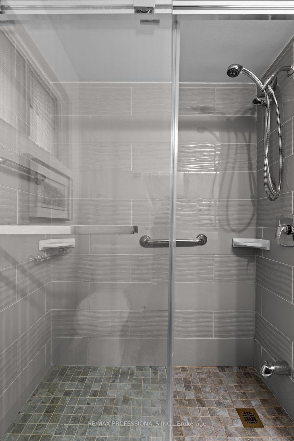 24 Skelmore Cres, Toronto, ON M3A2G8 | 3 Bedroom 3 Bathroom Detached House | Image 18