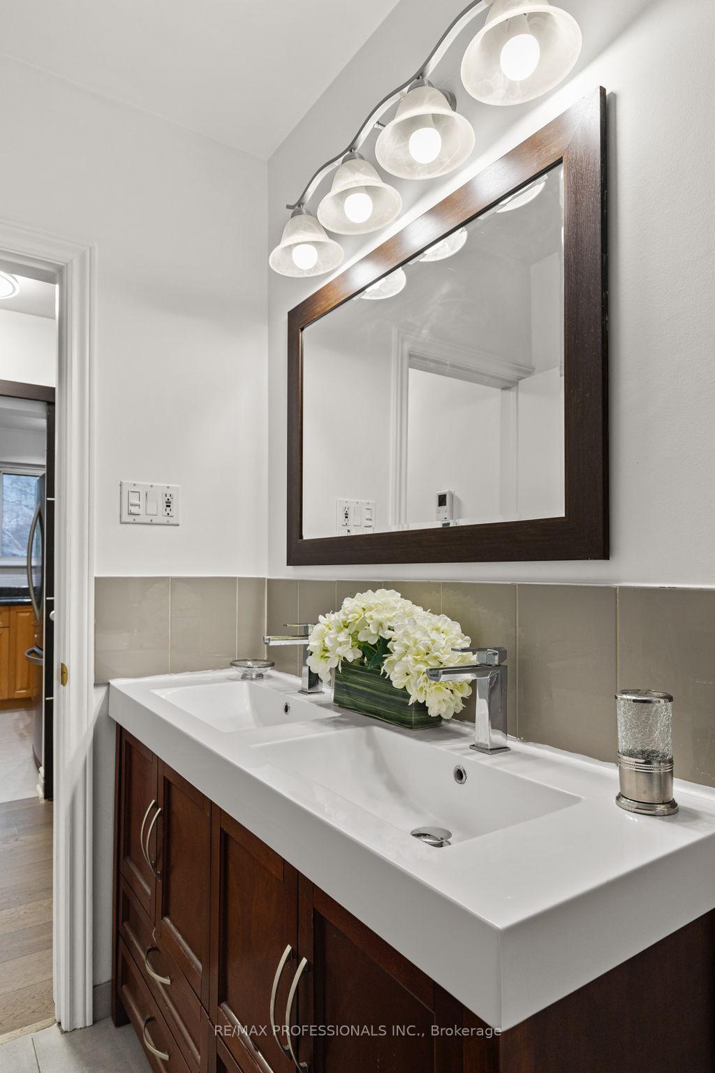 24 Skelmore Cres, Toronto, ON M3A2G8 | 3 Bedroom 3 Bathroom Detached House | Image 19