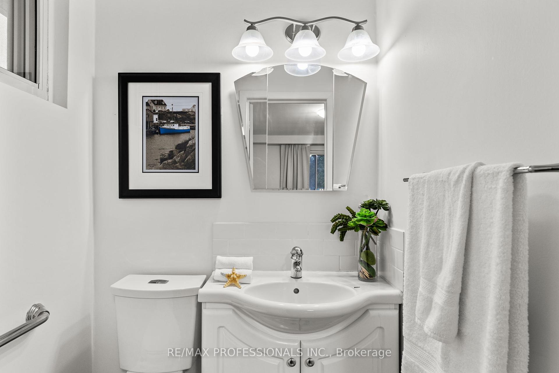 24 Skelmore Cres, Toronto, ON M3A2G8 | 3 Bedroom 3 Bathroom Detached House | Image 22