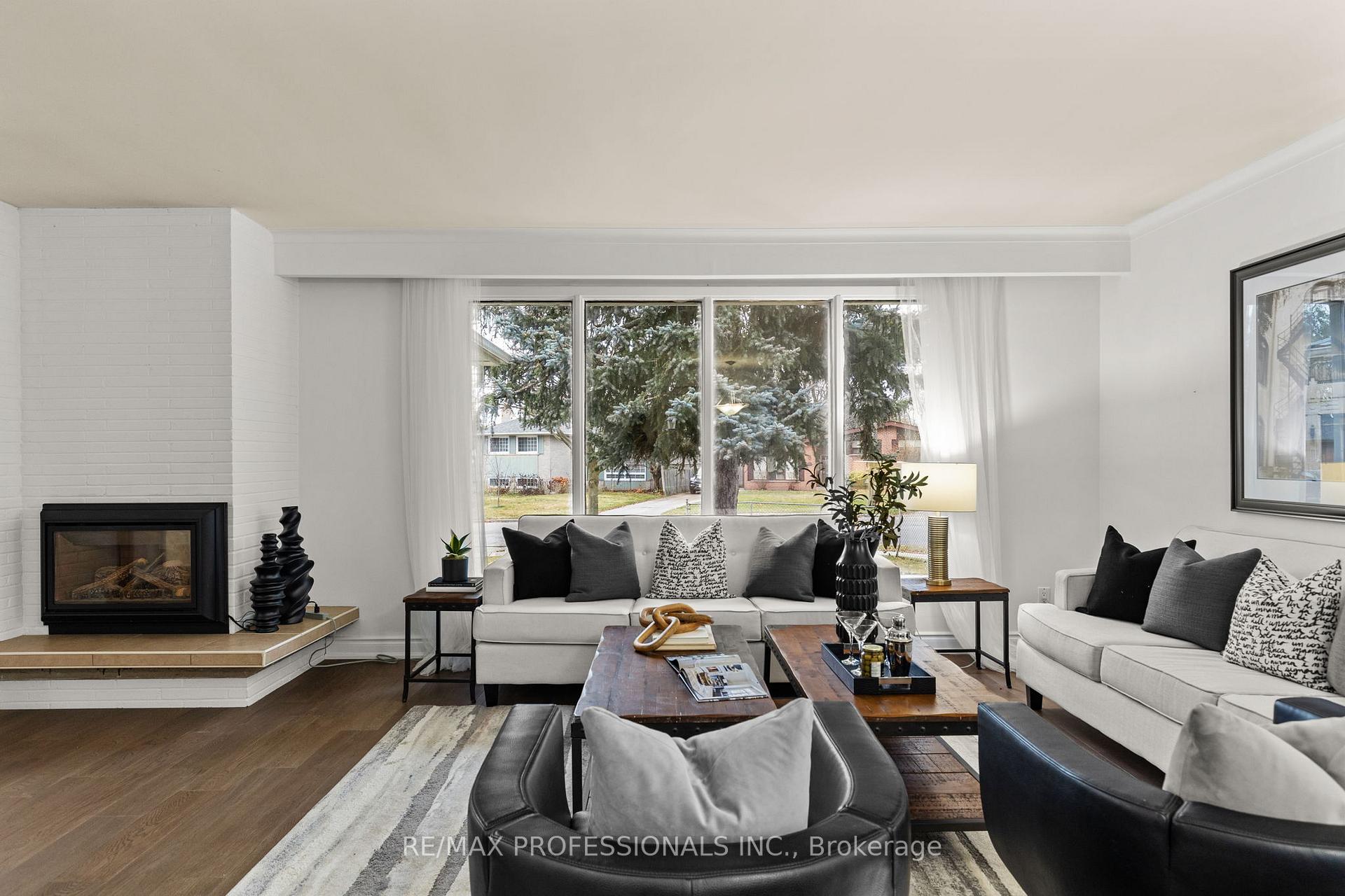 24 Skelmore Cres, Toronto, ON M3A2G8 | 3 Bedroom 3 Bathroom Detached House | Image 3