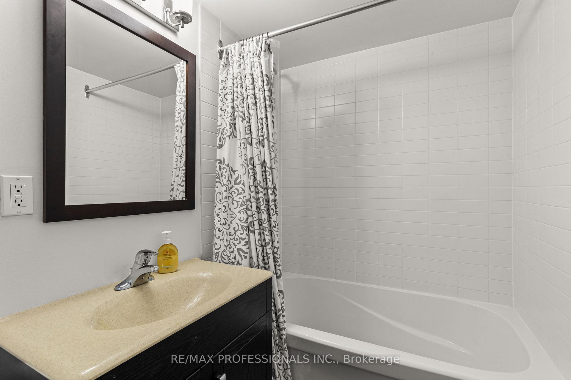 24 Skelmore Cres, Toronto, ON M3A2G8 | 3 Bedroom 3 Bathroom Detached House | Image 32