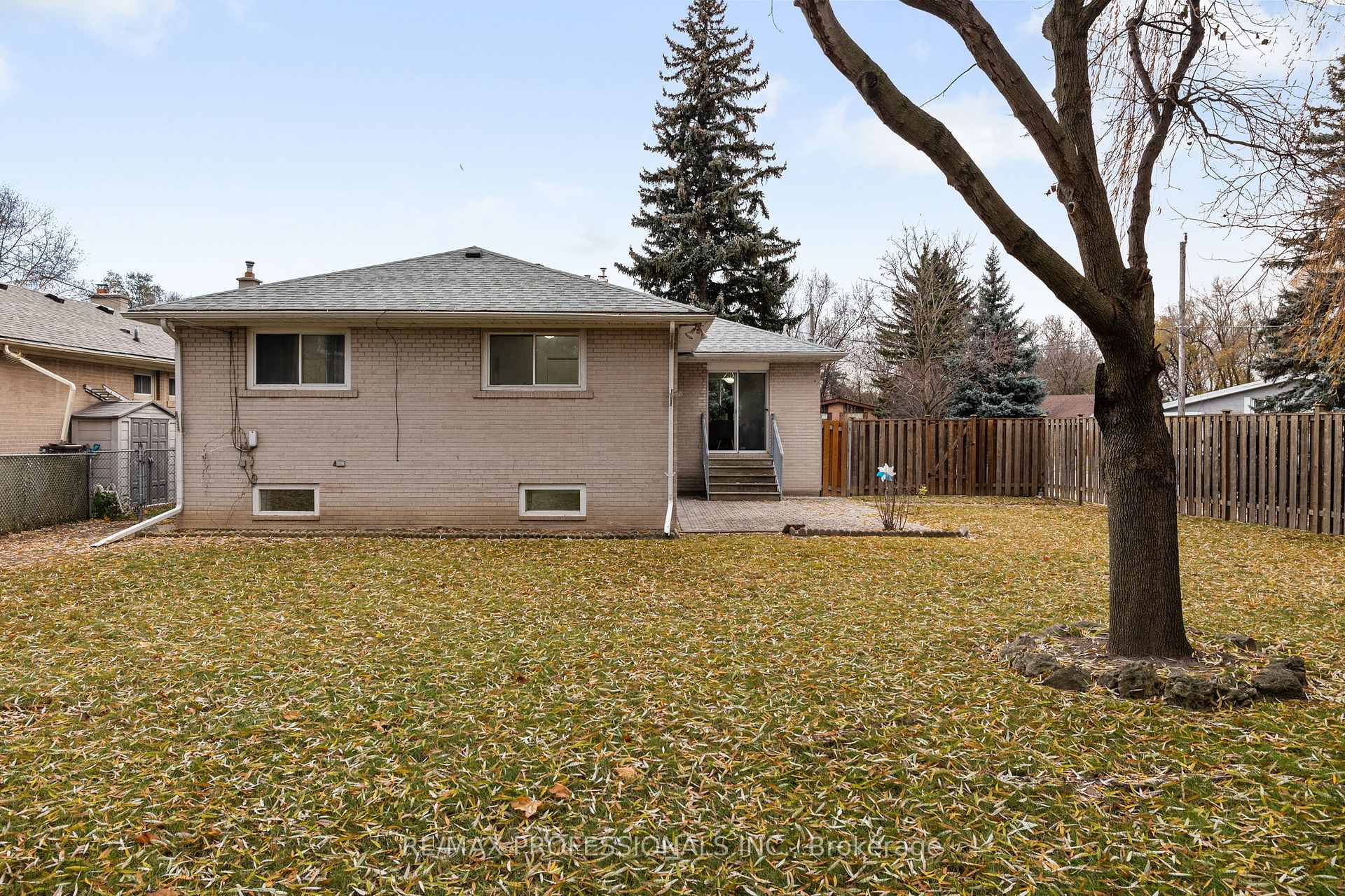 24 Skelmore Cres, Toronto, ON M3A2G8 | 3 Bedroom 3 Bathroom Detached House | Image 37