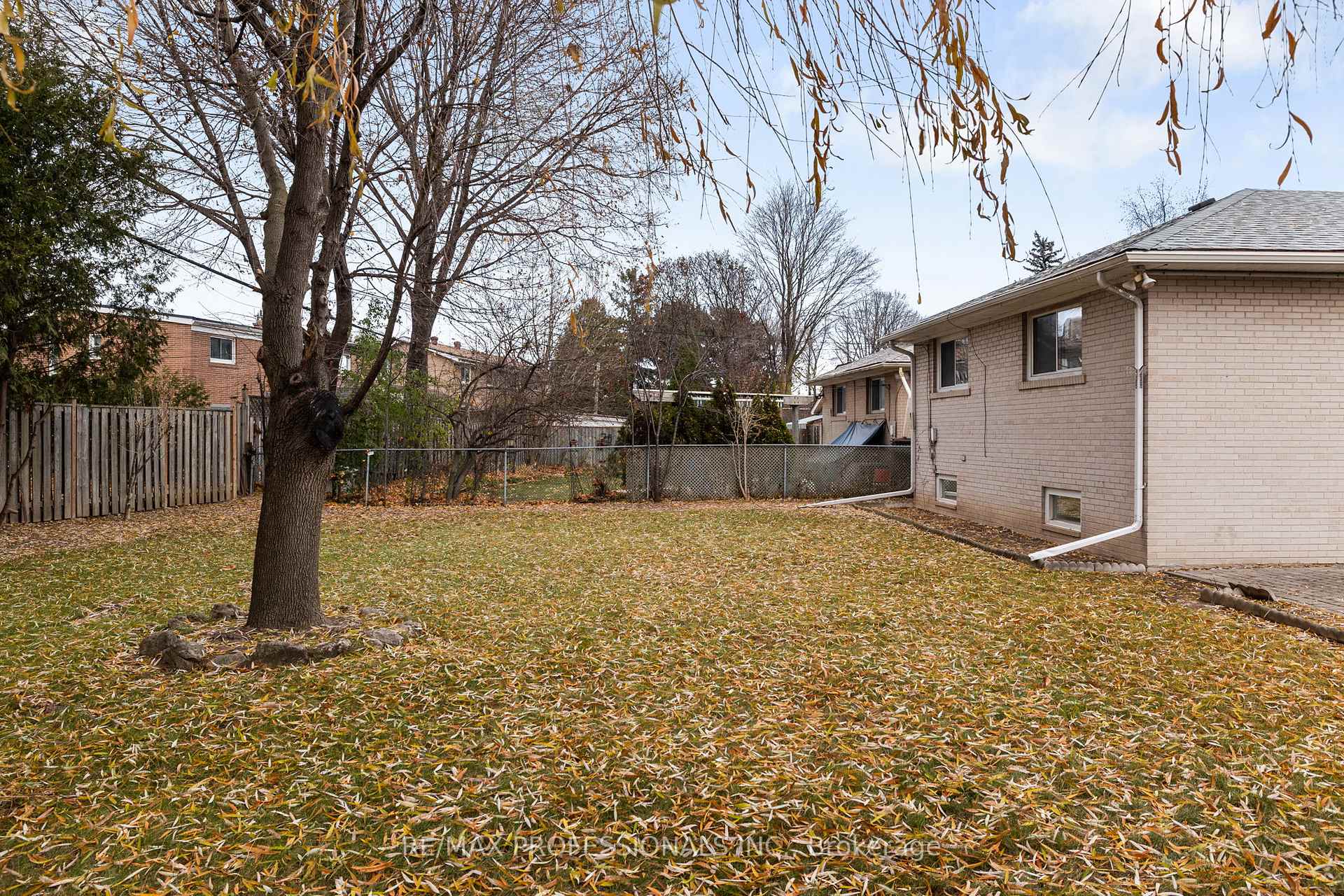 24 Skelmore Cres, Toronto, ON M3A2G8 | 3 Bedroom 3 Bathroom Detached House | Image 38