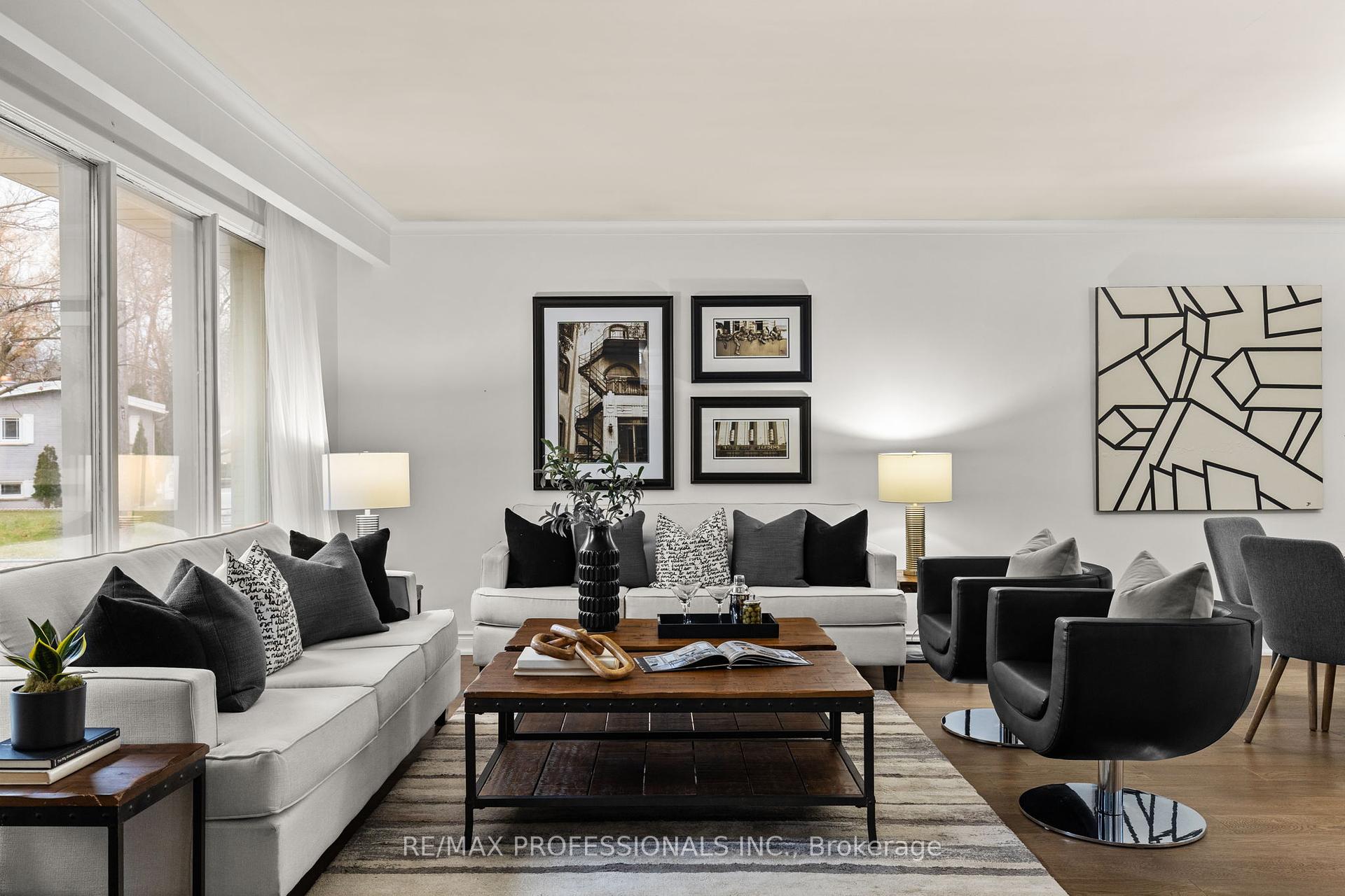 24 Skelmore Cres, Toronto, ON M3A2G8 | 3 Bedroom 3 Bathroom Detached House | Image 4