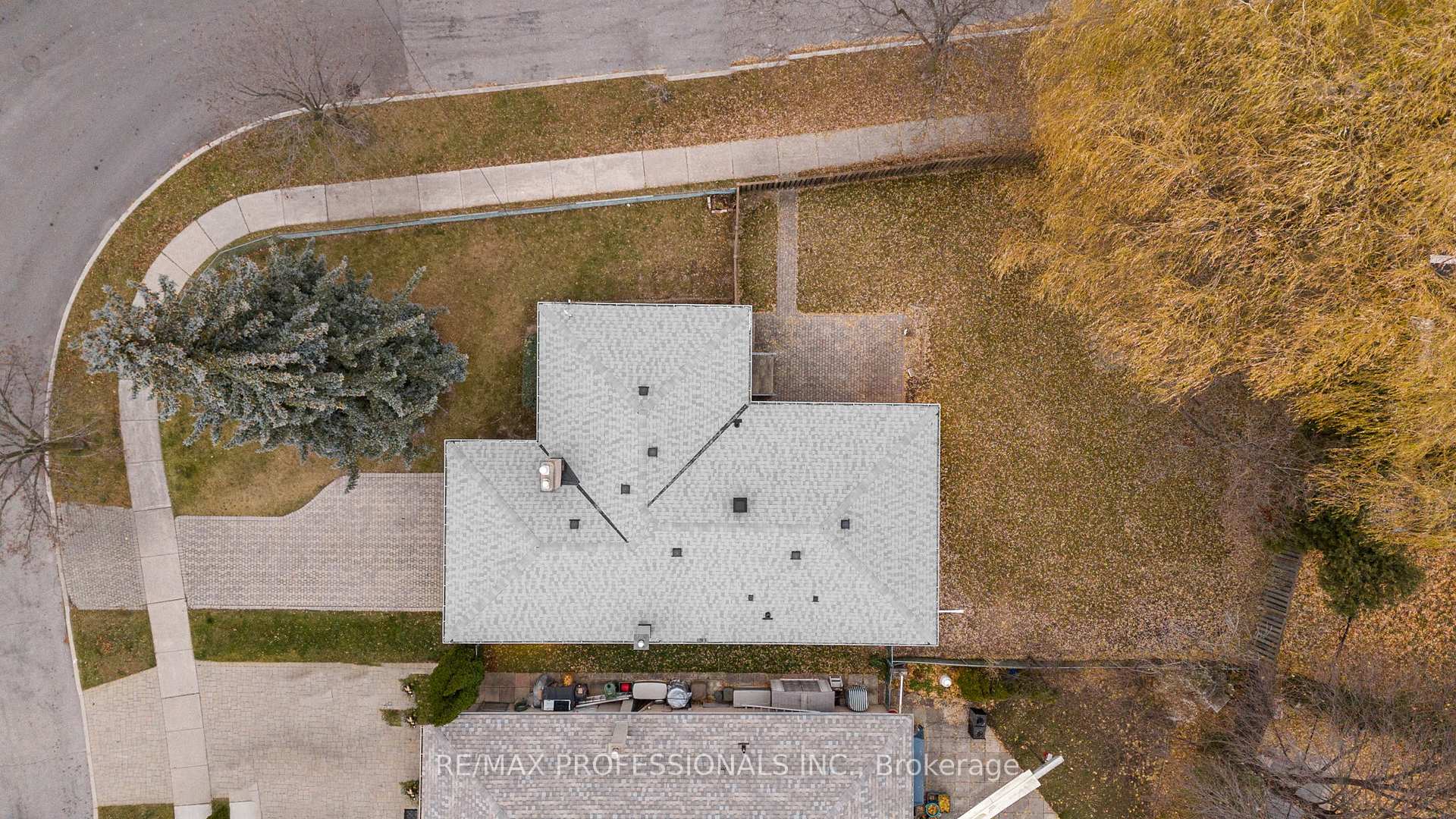 24 Skelmore Cres, Toronto, ON M3A2G8 | 3 Bedroom 3 Bathroom Detached House | Image 40