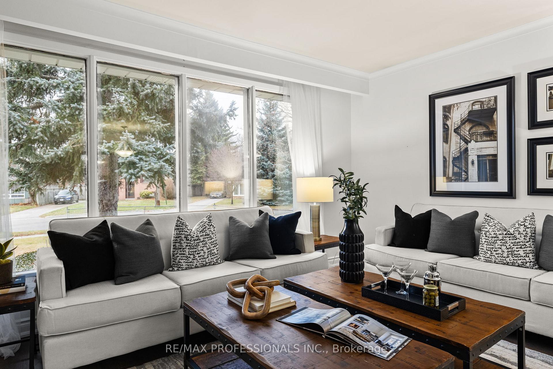 24 Skelmore Cres, Toronto, ON M3A2G8 | 3 Bedroom 3 Bathroom Detached House | Image 6