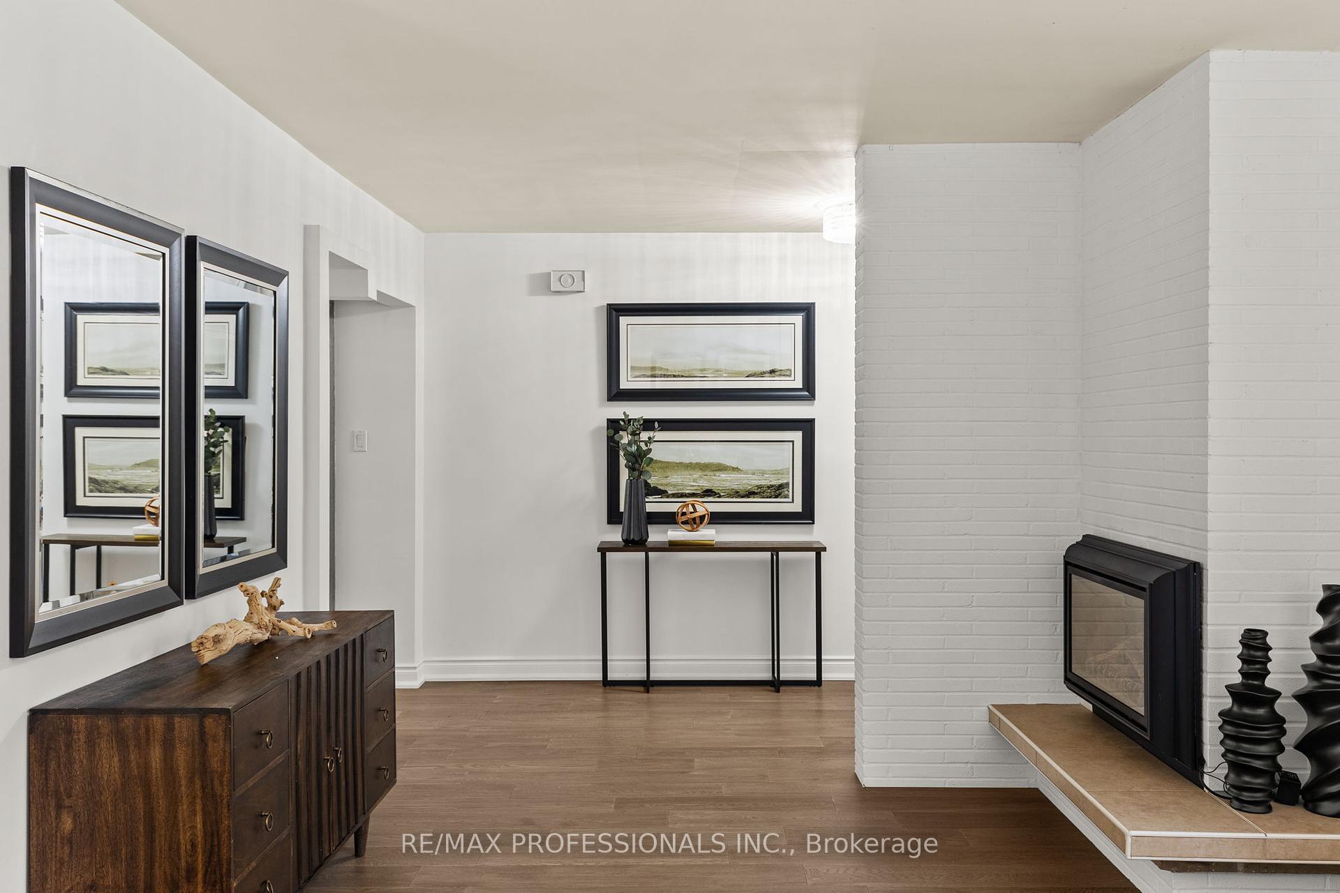 24 Skelmore Cres, Toronto, ON M3A2G8 | 3 Bedroom 3 Bathroom Detached House | Image 7