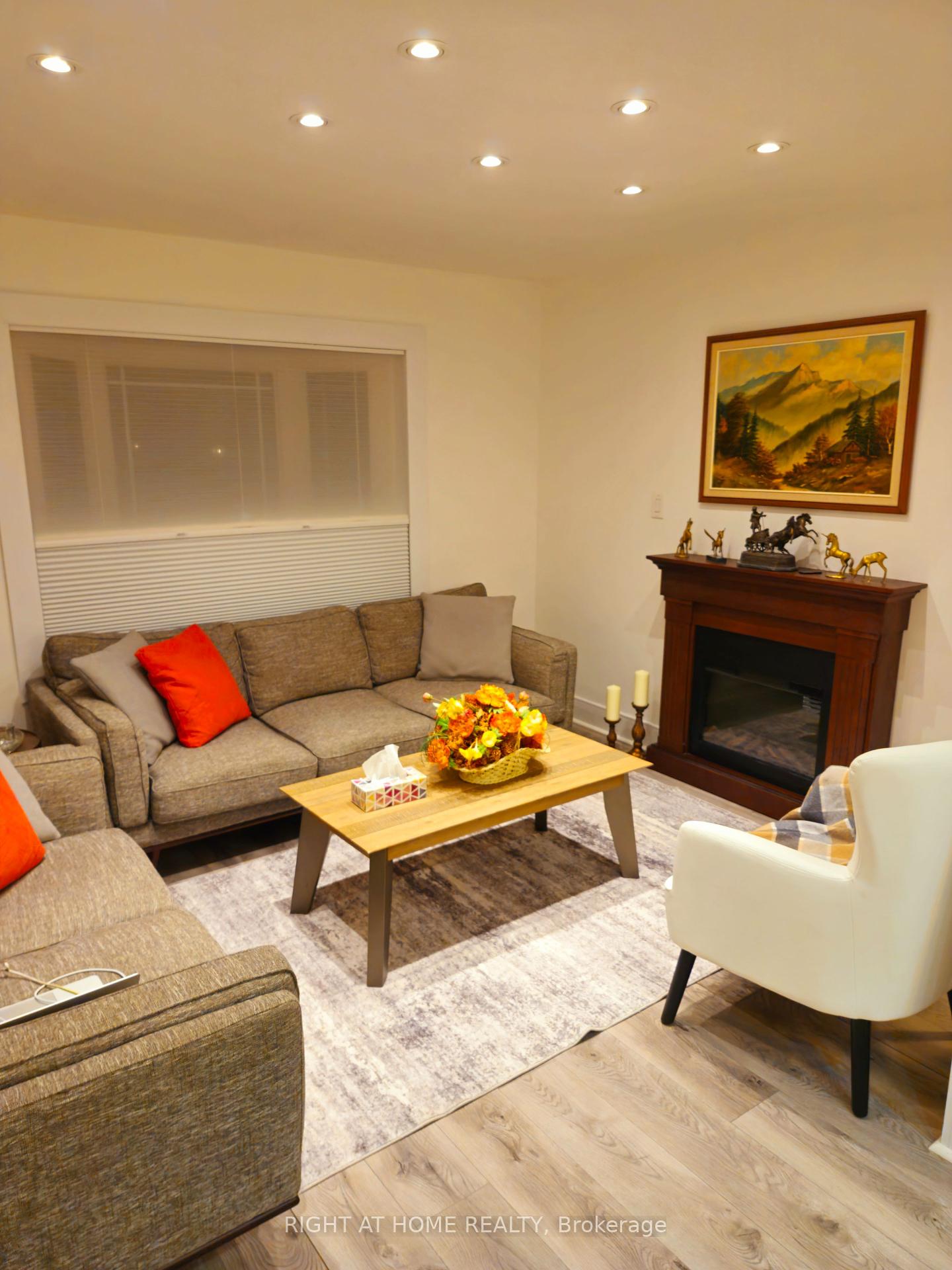 310 Senlac Rd, Toronto, ON M2R1R1 | 3 Bedroom 3 Bathroom Detached House | Image 2