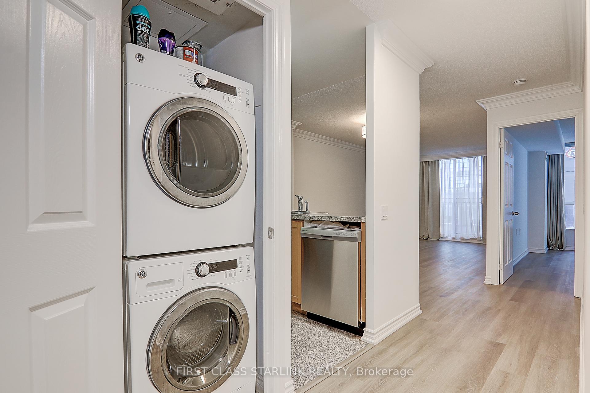 #302 - 388 Bloor St E, Toronto, ON M4W3W9 | 2 Bedroom 2 Bathroom Condo Apt | Image 12