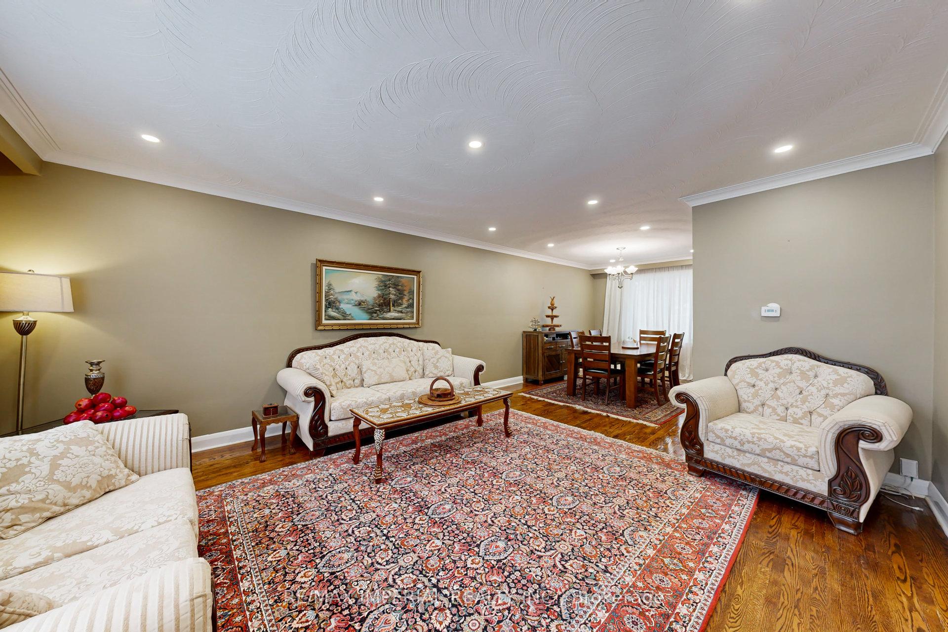 10 Burke St, Toronto, ON M2M1V2 | 3 Bedroom 3 Bathroom Detached House | Image 5